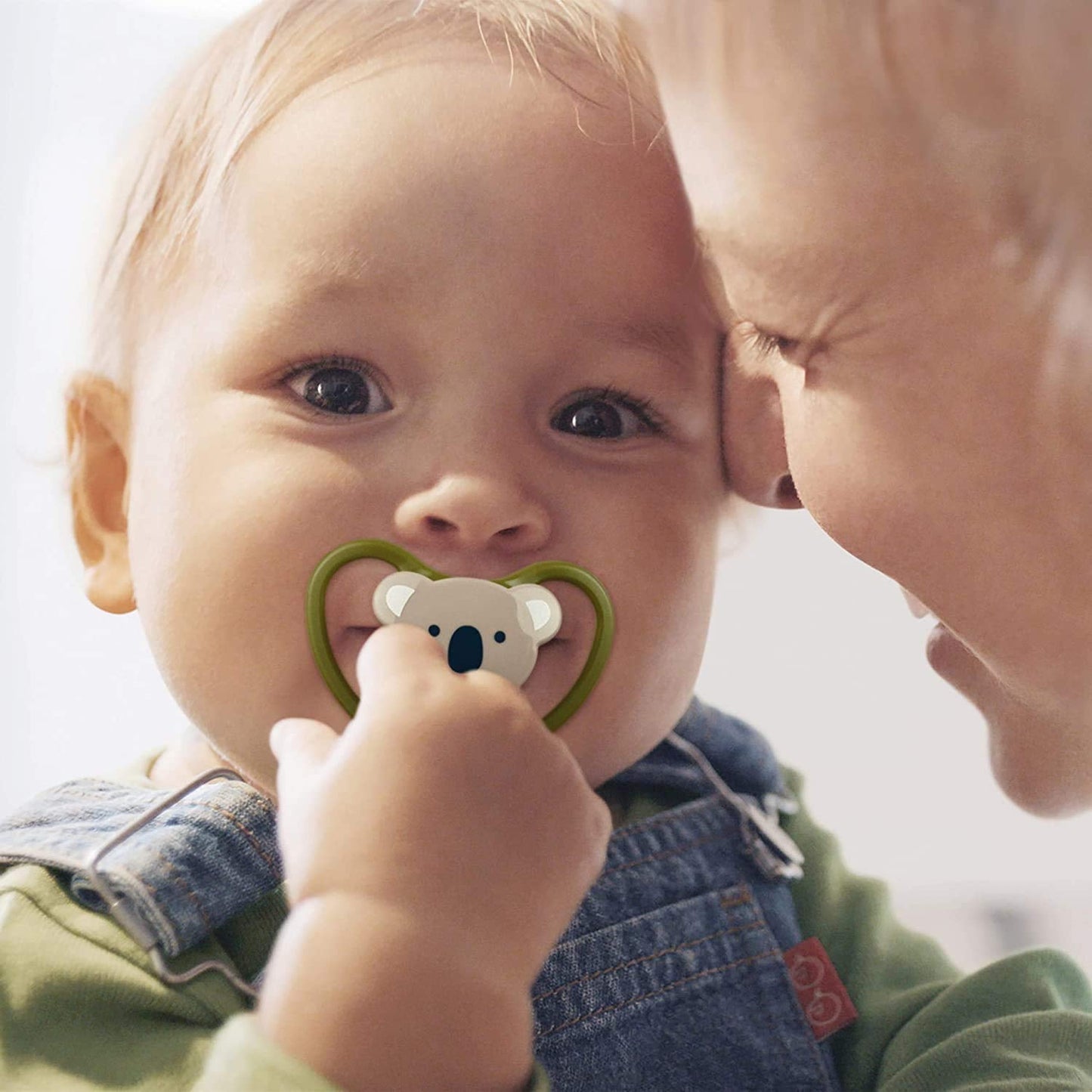 Ciuccio NUK Space per bambini 6-18 mesi, aperture extra grandi per pelli sensibili, silicone senza BPA, motivo zebrato, confezione da 2