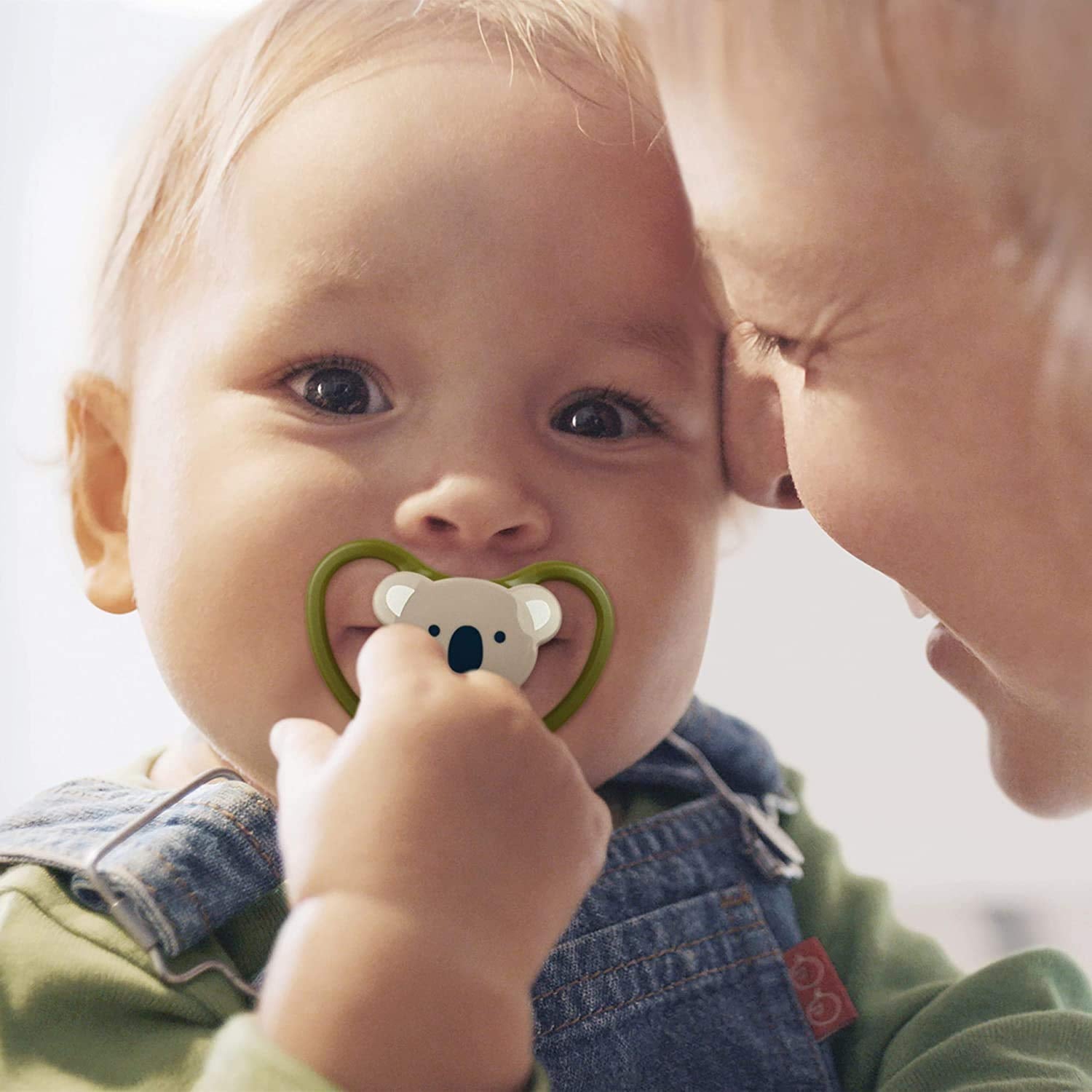 Ciuccio NUK Space per bambini 6-18 mesi, aperture extra grandi per pelli sensibili, silicone senza BPA, motivo zebrato, confezione da 2