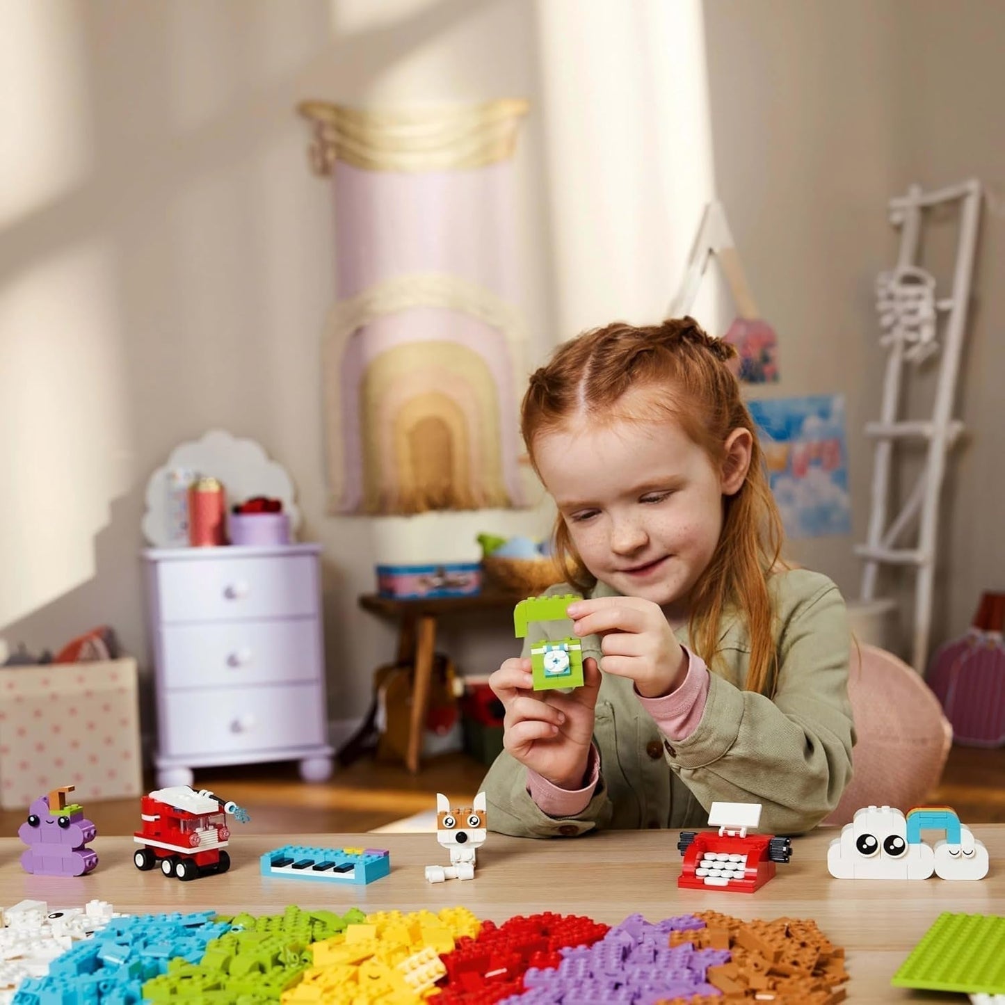 Set creativo LEGO Classic per costruire e giocare - set con mattoncini colorati - costruisci una casa, un cane, una macchina divertente, una tastiera di pianoforte e un arcobaleno - set artigianale per ragazzi e ragazze a partire da 5 anni Set di costruzione Besuche den LEGO-Store