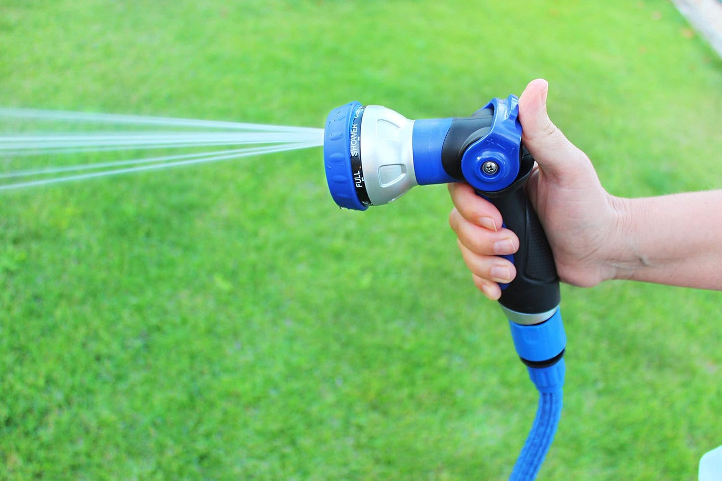 590078 – Set tubo a spirale blu 15 metri (diametro 9 mm) + pistola multifunzione con 8 ugelli + filettatura interna automatica con adattatore ¾-½ + 2 connettori rapidi + staffa di sospensione