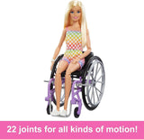 Bambola Barbie Fashionista, capelli biondi e tuta arcobaleno, sedia a rotelle e rampa incluse, bambola regalo per bambini, giocattolo per bambini dai 3 anni in su, HJT13