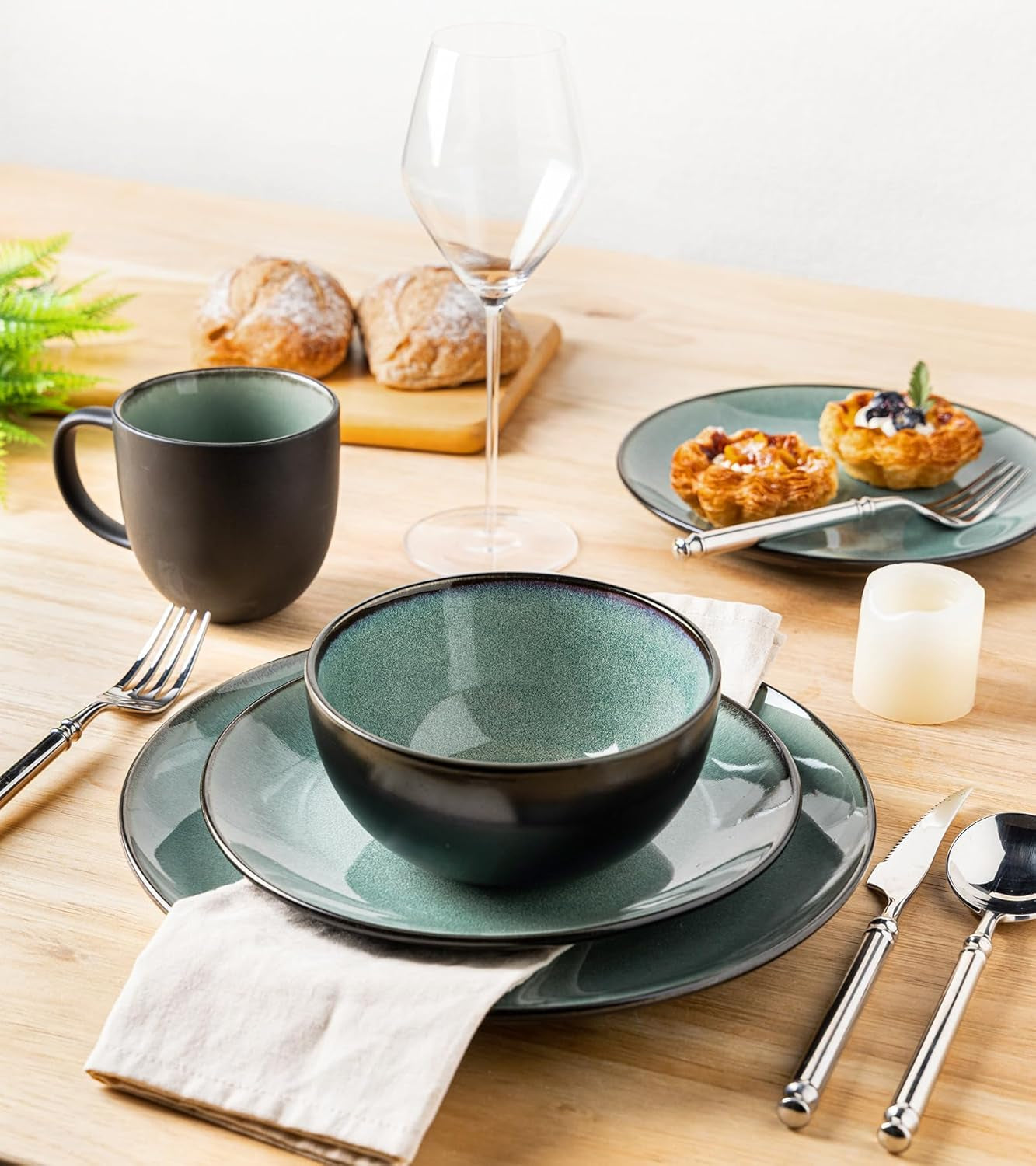 GBhome Set di stoviglie in porcellana per 4 persone, 12 pezzi, smalto reattivo, fatto a mano, adatto per microonde e lavastoviglie, set di ciotole e piatti, colore petrolio GDW025WB-EU