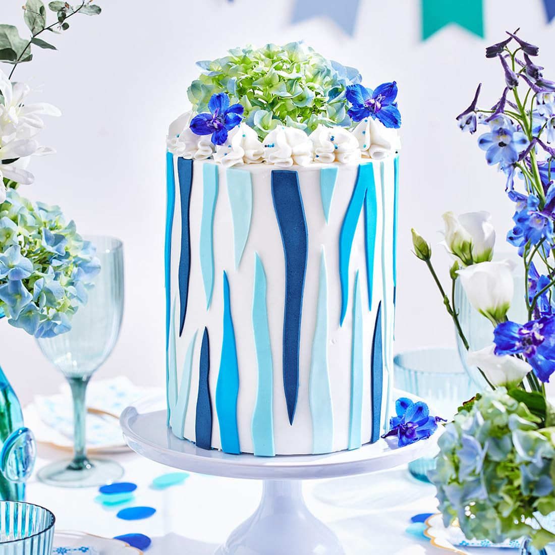 Fondant arrotolato FunCakes Baby Blue: facile da usare, liscio, flessibile, morbido e modellabile, perfetto per decorare torte, halal, kosher e senza glutine. Pasta di zucchero Naty Shop da 1 kg
