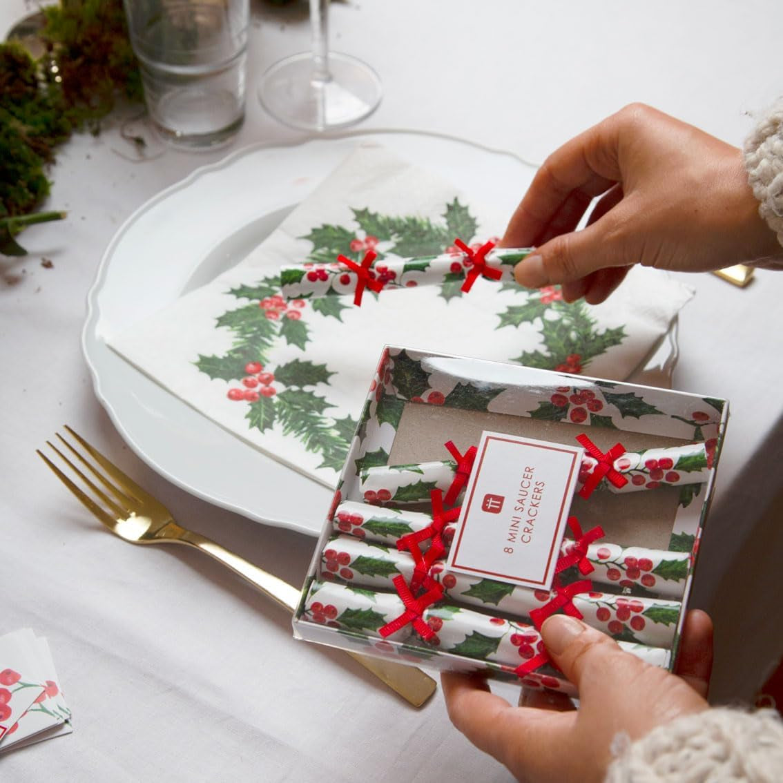 Talking Tables 20 tovaglioli di carta natalizi XL con motivo agrifoglio | Salviette usa e getta di lusso | Riutilizzabile | Ideale per cene e cene di Natale | Alta qualità | 40x40 cm