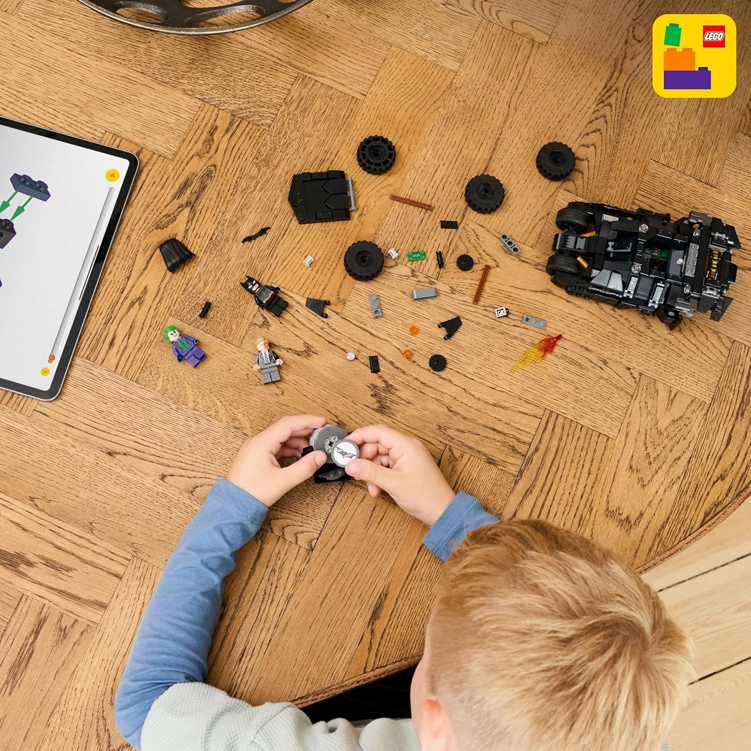 LEGO DC Batman: Batman Tumbler vs. Due Facce e Joker - Giocattolo da supereroe con Batmobile - Set da gioco con minifigure - Regalo per ragazzi e ragazze a partire da 8 anni 76303 Set da costruzione Besuche den LEGO-Store