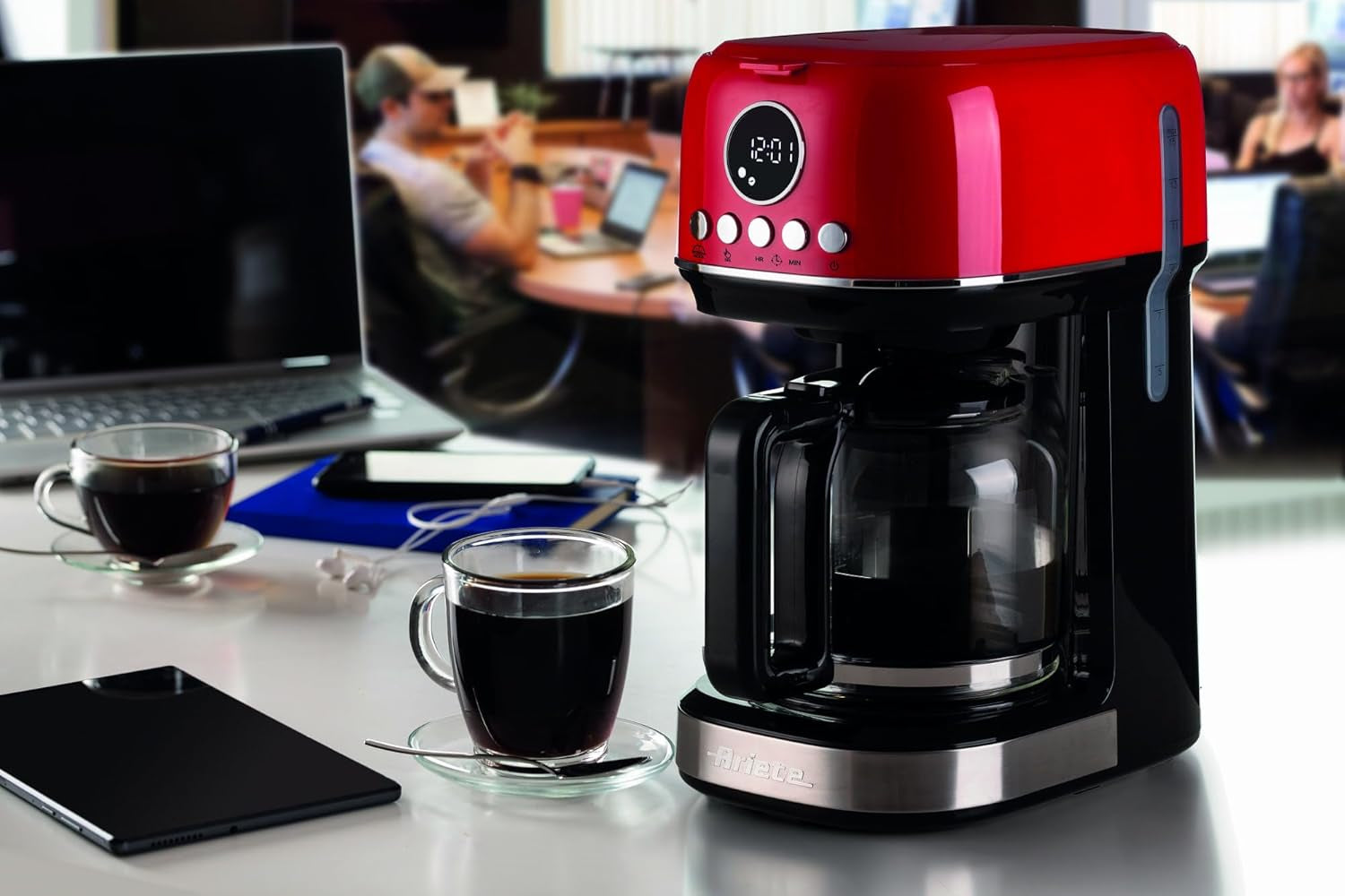 Ariete Moderna 1396 Macchina per caffè espresso con filtro per preparare caffè americano Fino a 15 tazze Caraffa in vetro Piastra riscaldante Display LCD Filtri rimovibili e lavabili Bianco