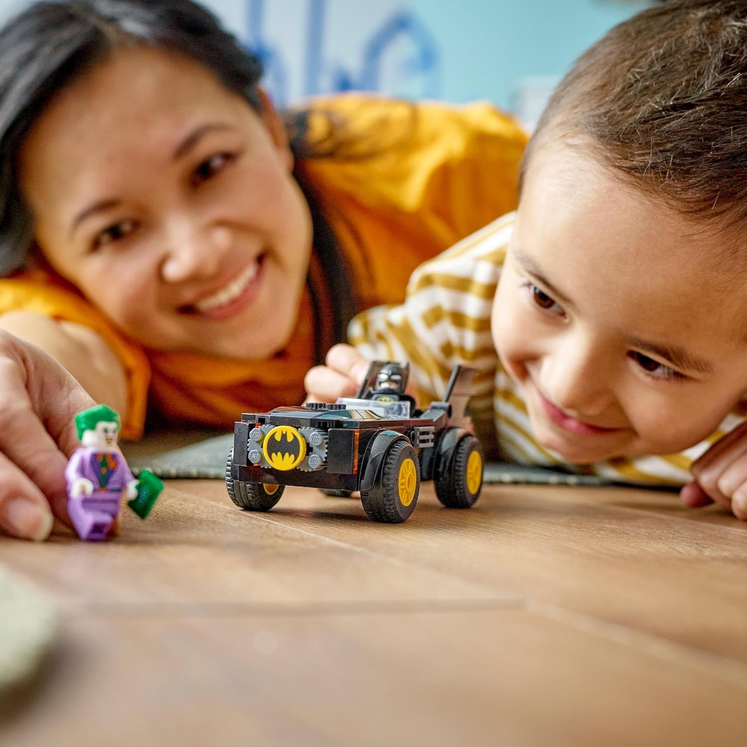 LEGO 76264 DC Inseguimento sulla Batmobile: Batman vs. Set macchinina Joker, Set iniziale supereroe con 2 minifigure, Giocattolo per bambini in età prescolare, ragazzi e ragazze dai 4 anni in su, Set da costruzione veloce da montare Besuche den LEGO-Store