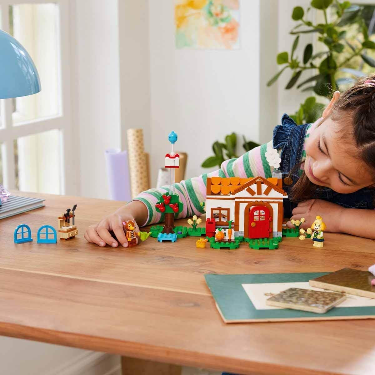 Set LEGO Animal Crossing Nook's Shop e Sophie's House, giocattolo creativo per bambini con 2 mini personaggi della serie di videogiochi, regalo per ragazze e ragazzi a partire da 7 anni 77050 Set da costruzione Besuche den LEGO-Store