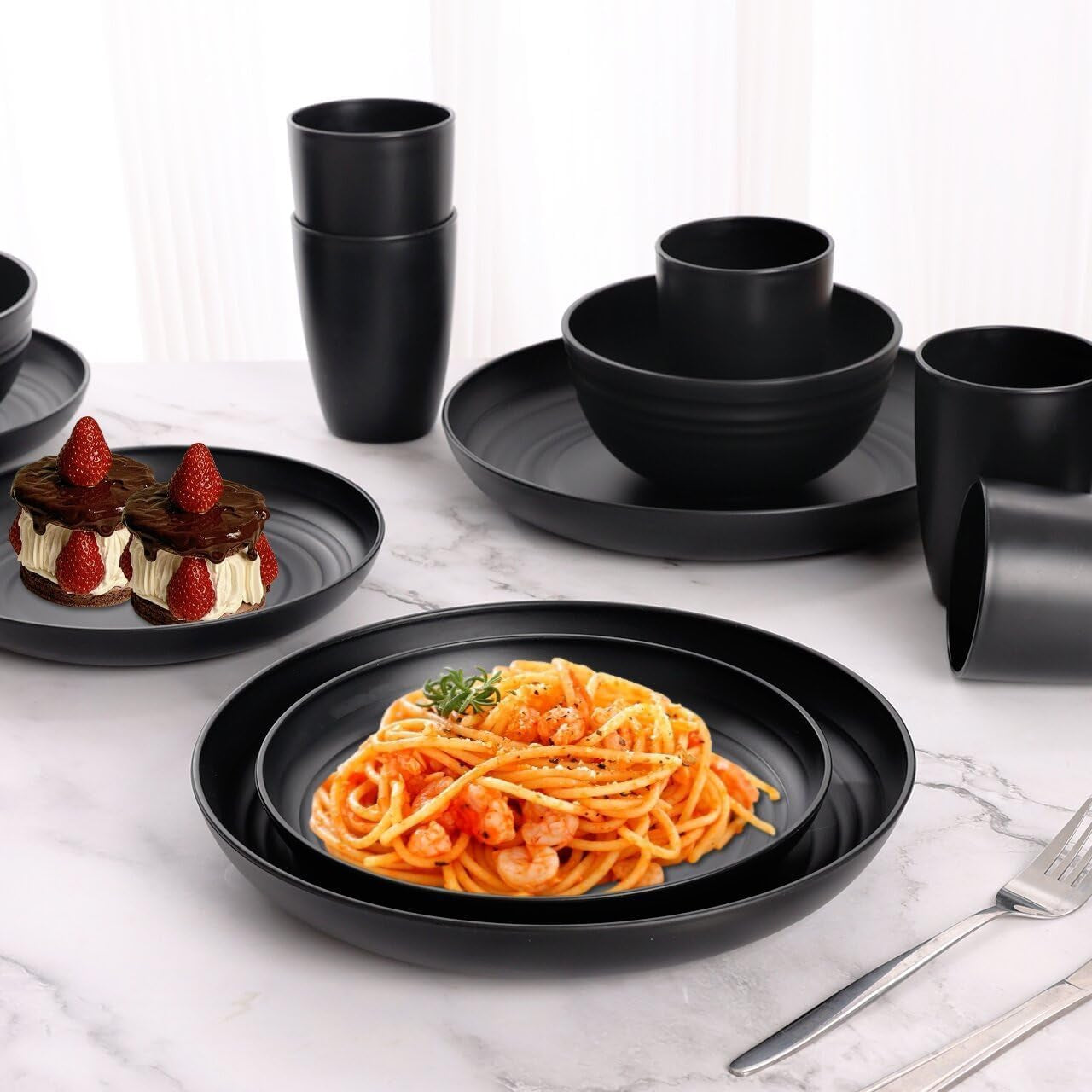Stoviglie da campeggio Set di stoviglie in plastica riutilizzabile leggera da 32 pezzi per 8 persone, comprese ciotole Piatti Tazze Stoviglie da picnic infrangibili in plastica ecologica