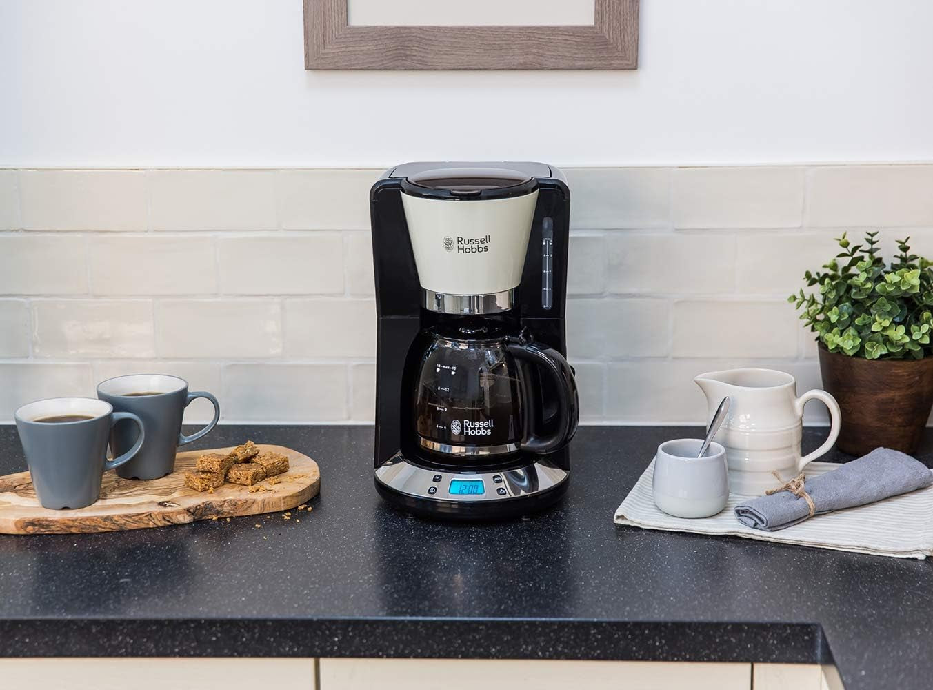 Caffettiera Russell Hobbs [Timer digitale, soffione doccia per estrazione e aroma ottimali] Colors+ Creme (da 1 a 10 tazze, caraffa in vetro da 1,25 litri, piastra riscaldante, 1100 W) Caffettiera con filtro 24033-56