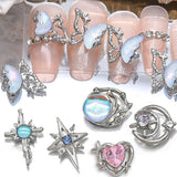 16 Stile Luxus Mond Stern Nagel Charms 3D Nail Charms Y2K Legierung Strasssteine ​​​​Bogen Schmetterling Nagel Schmuck Metall Nail Art Charms Nägel Glitzersteine ​​​​Nailart Strass Nageldesign Zubehör