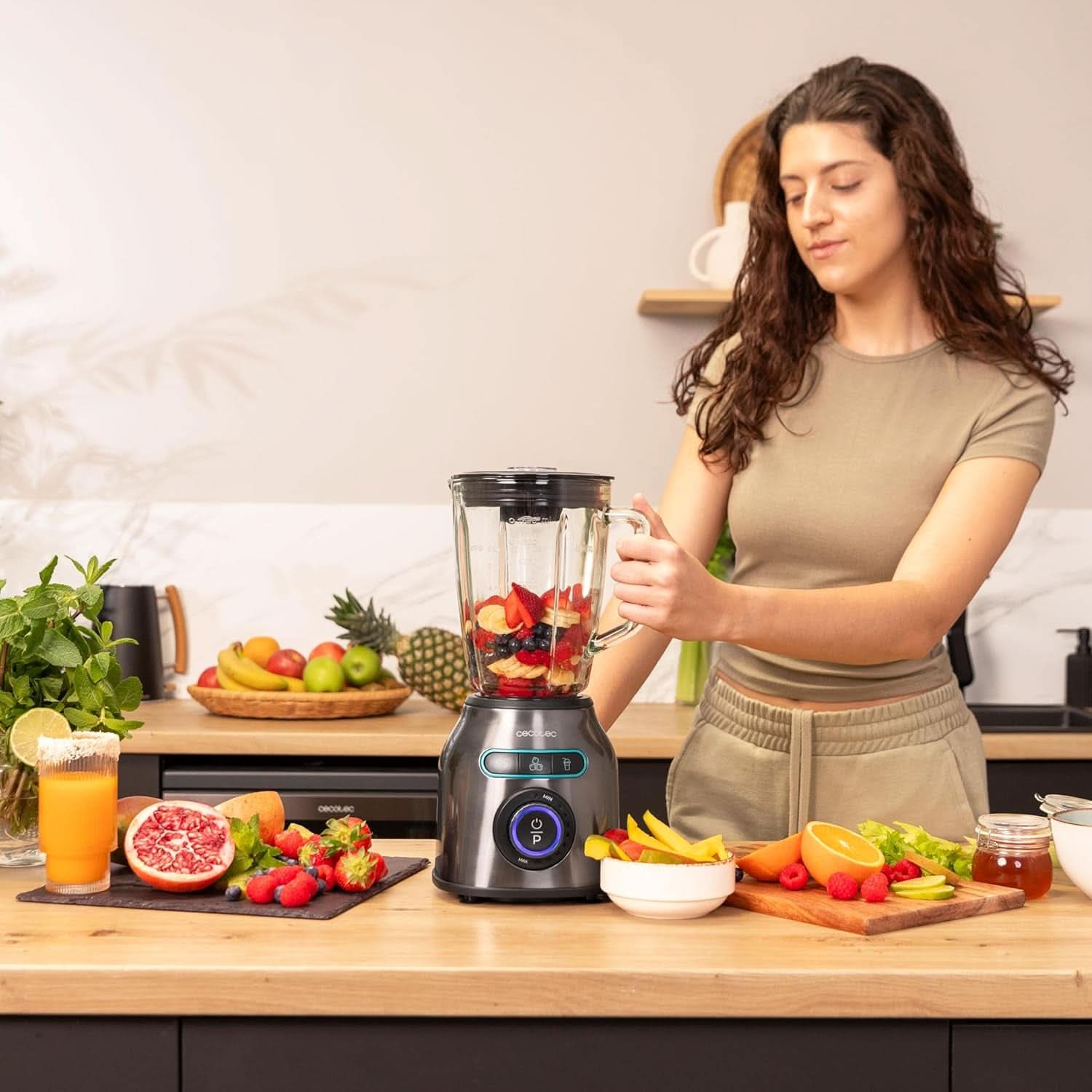 Robot da cucina Cecotec Power Black Titanium 2200MAX Smooth, 2200 W Maximale Leistung, 6 Klingen Aus Edelstahl, Funzione Ice Crush, Funzione Turbo e Smoothie, Funzione Autoclean Kitchen Naty Shop