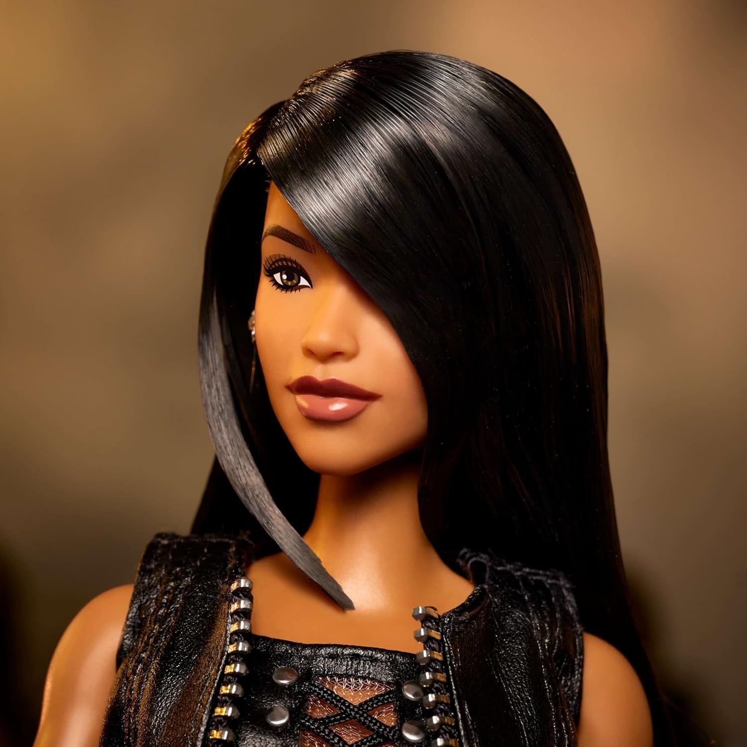 Barbie Signature Doll Aaliyah Figura da collezione in finta pelle nera Ispirata al video musicale One in a Million HRM80