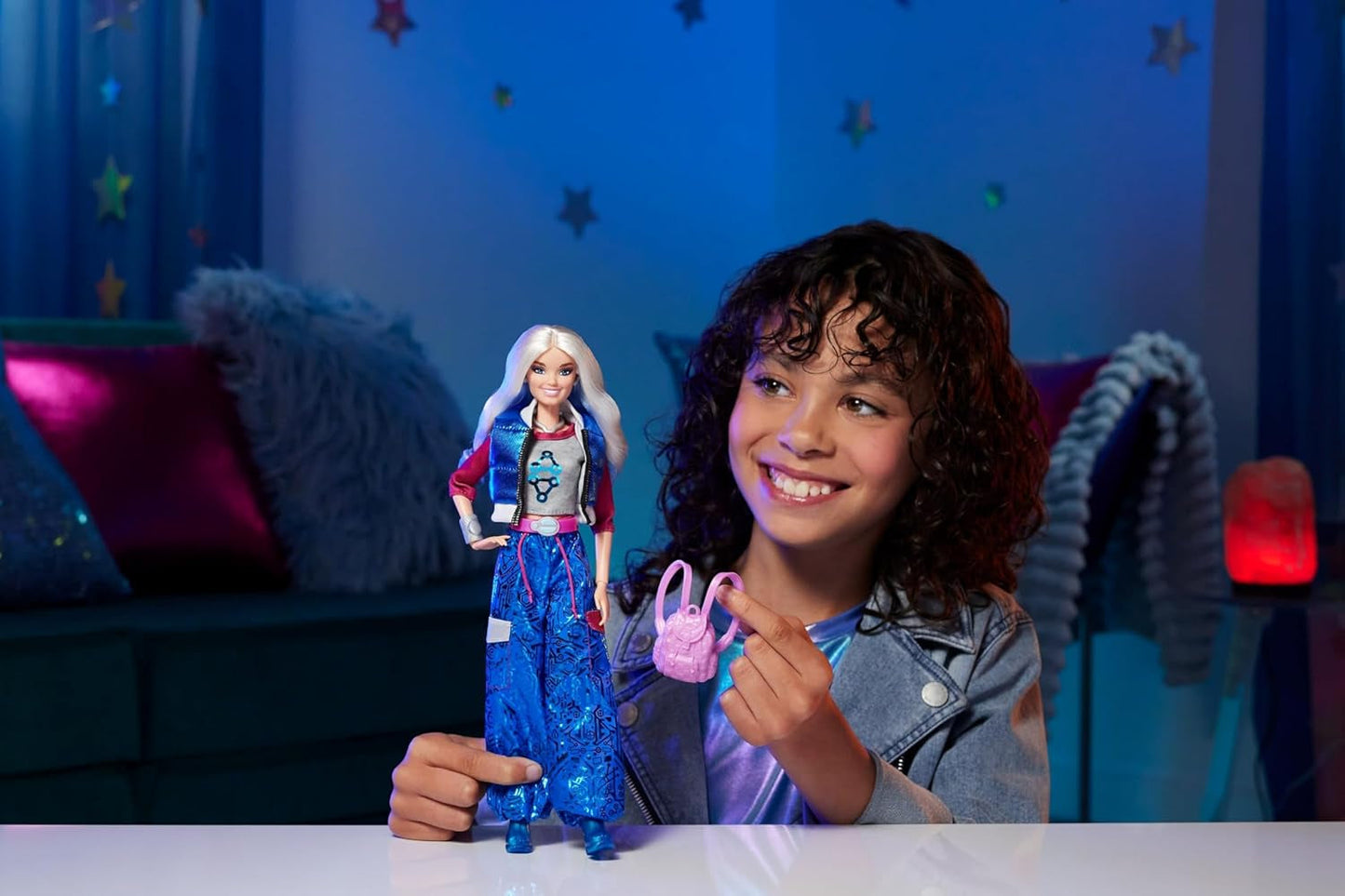 Mattel Disney Zombies 4: L'alba dei vampiri Addison Wells bambola alla moda con vestito staccabile e 6 accessori ispirati al film, JFG32