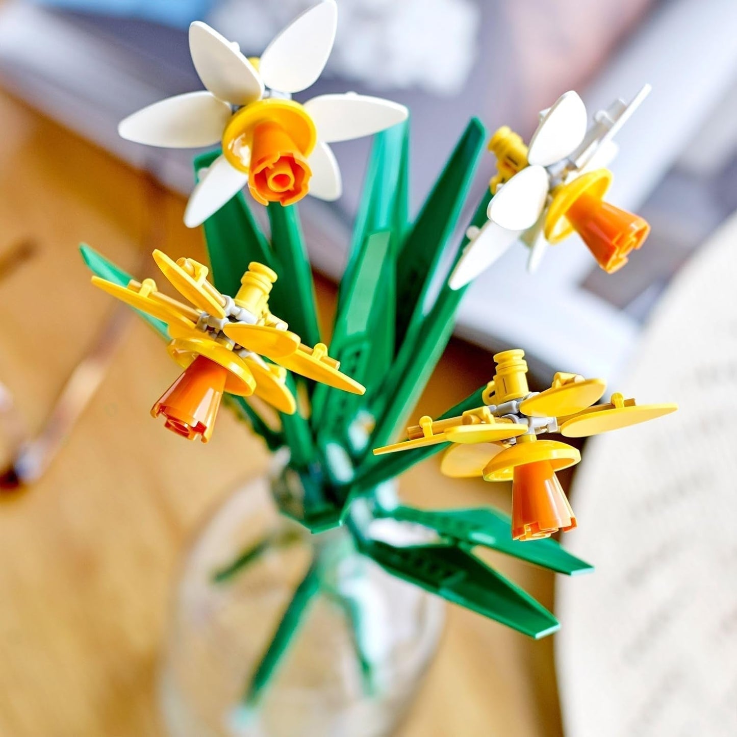 Narcisi LEGO Botanicals - Regali di Pasqua per ragazze e ragazzi - Fiori artificiali per bambini - Bouquet di fiori come decorazione per la stanza o l'ufficio - Regalo per donne - 40747 Set da costruzione Besuche den LEGO-Store