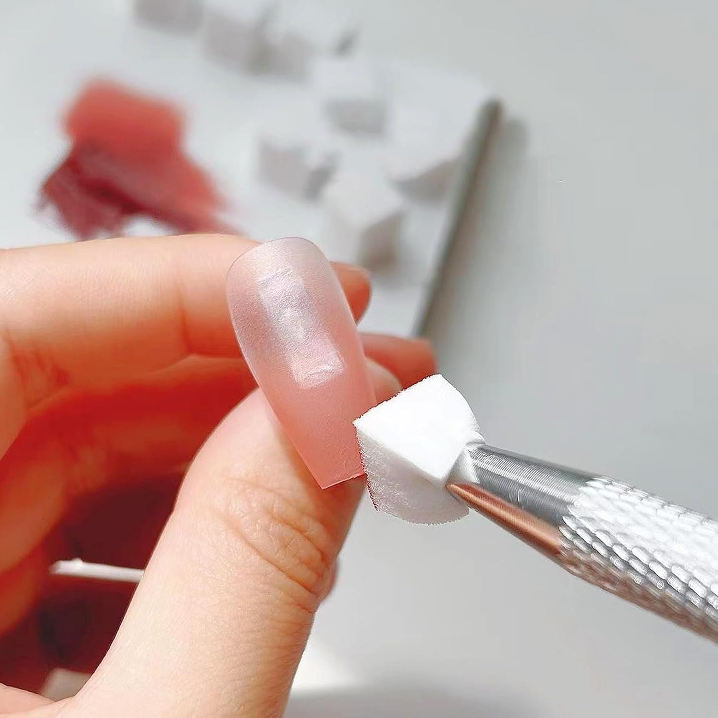 100 pezzi di nail art con foro per piercing, accessori per nail art con foro per piercing, applicatore con pennello in spugna, disegno di rendering artistico, per modelli di nail art sfumati.