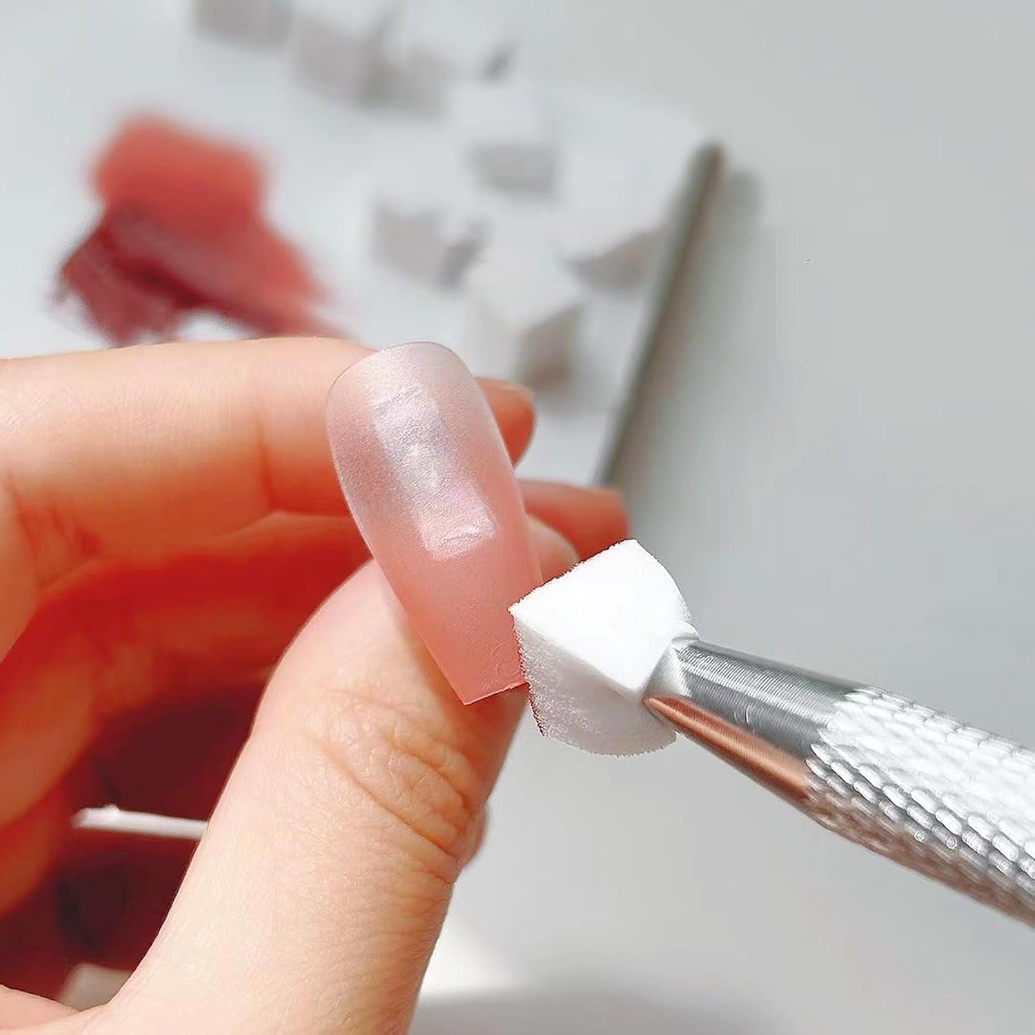 100 pezzi di nail art con foro per piercing, accessori per nail art con foro per piercing, applicatore con pennello in spugna, disegno di rendering artistico, per modelli di nail art sfumati.