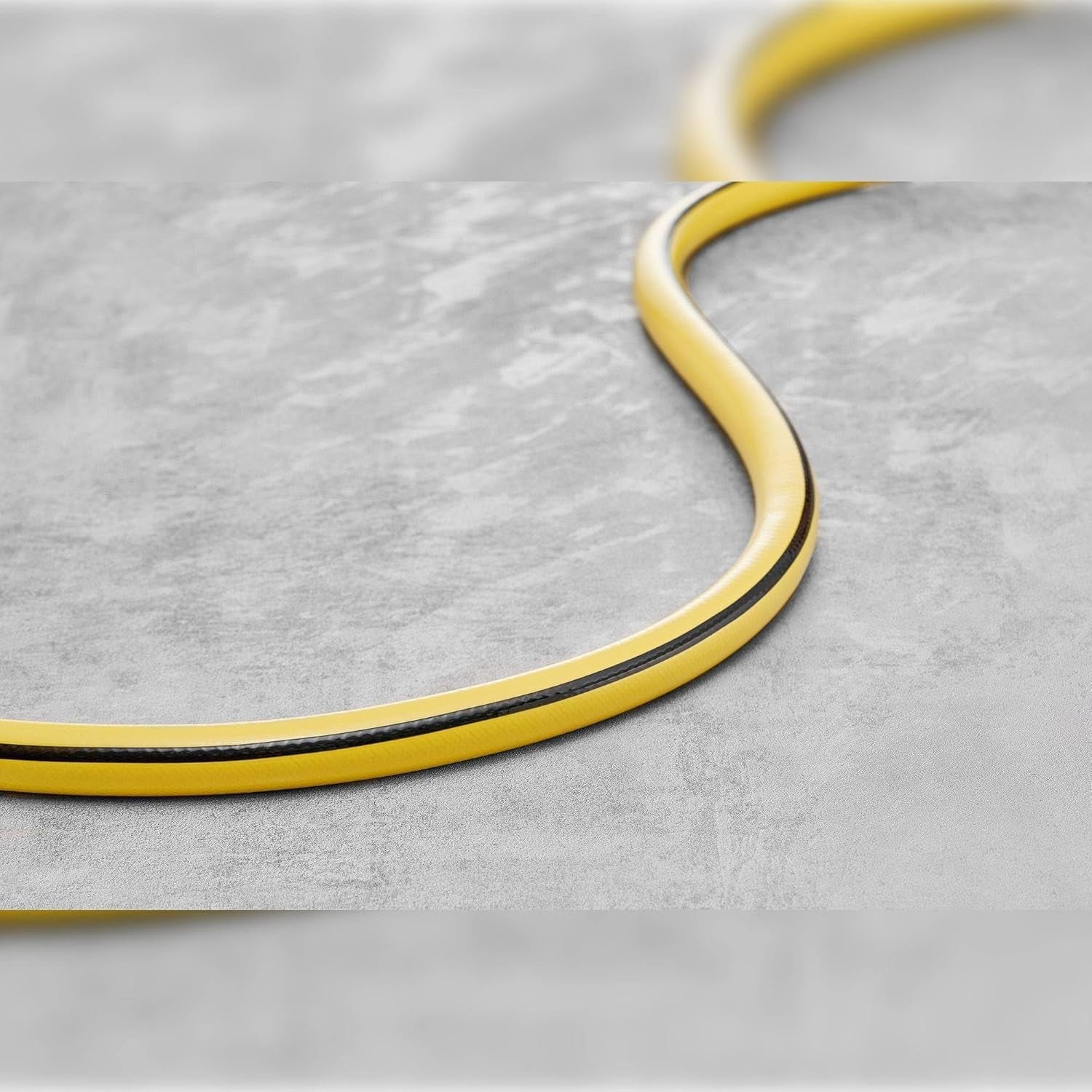 Tubo da giardino Cellfast GIALLO, leggero, durevole, 4 capi, treccia incrociata durevole, resistente ai raggi UV e alle alghe, antitorsione, tecnologia REACH, 20 bar, -10/+50°C, chiusura 3/4", 20 m