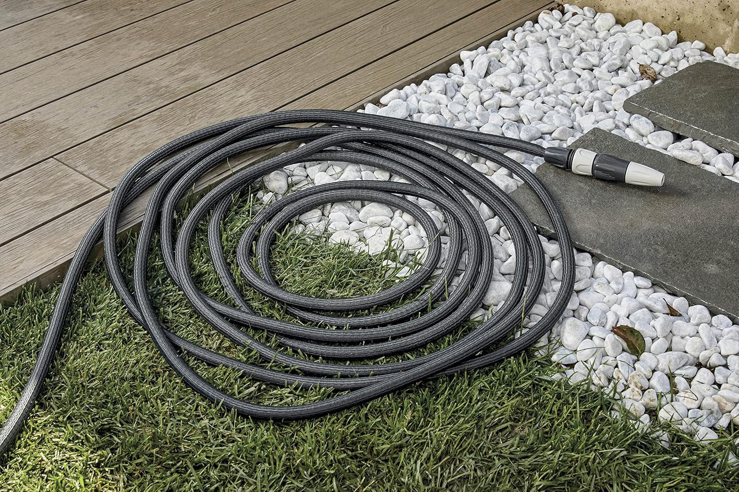GF SRL, Aquapop Grey Easy 10, tubo trecciato autoestensibile da 10 metri, made in Italy, con mini spruzzatore e raccordi per irrigazione giardino, grigio scuro