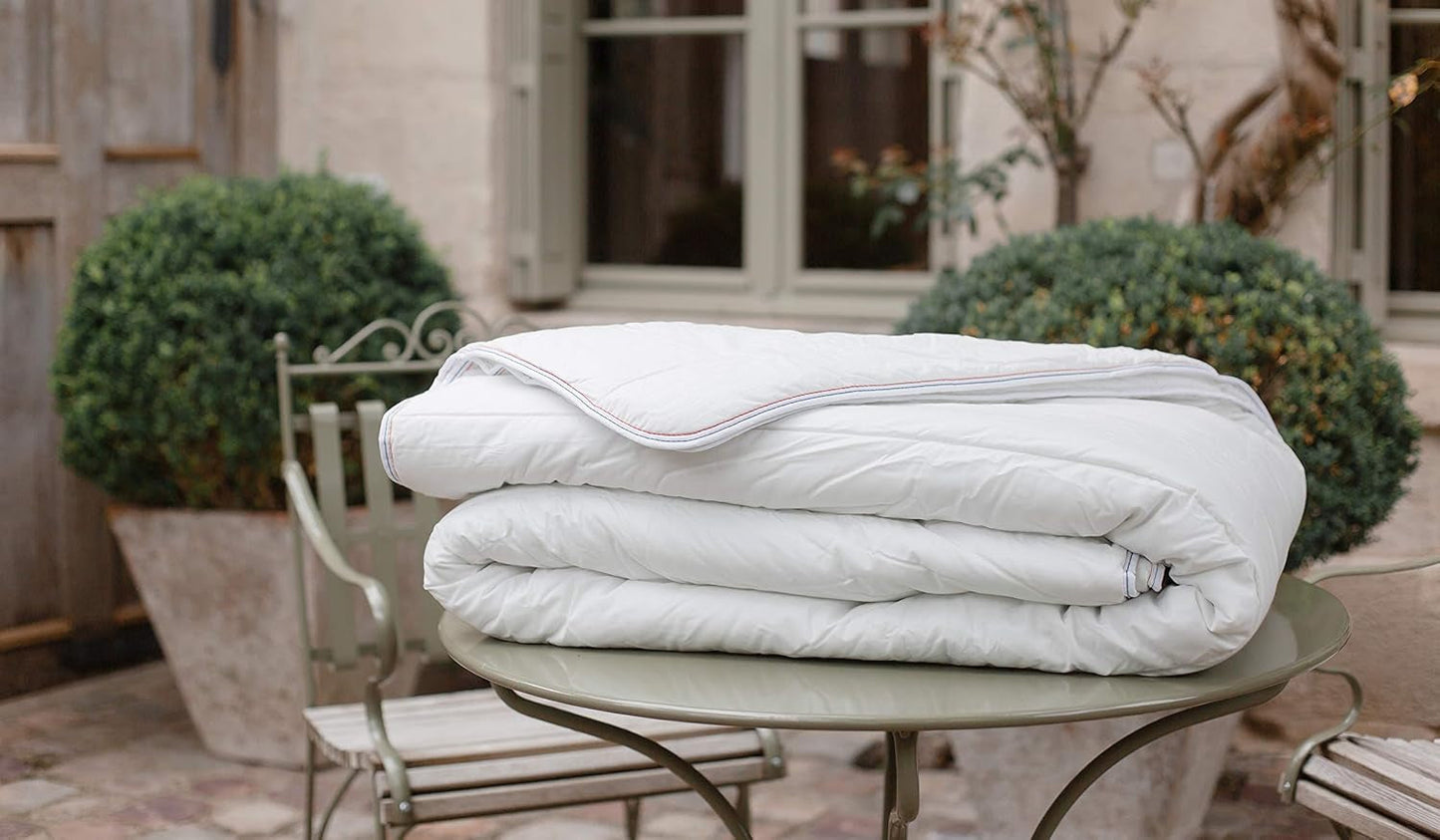 COLAS NORMAND Piumino caldo, lavabile a 95°C, 240 X 220 Cm, resistente, in microfibra, morbido, setoso e confortevole, prodotto in Francia, bianco Trapunte e trapunte Naty Shop