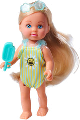 Simba Evi Love Travel, 2 modelli assortiti, verrà consegnato un solo articolo, bambola in una valigia con ruote, indossa un costume da bagno con volant, include occhiali da sole e gelato, 12 cm, dai 3 anni in su