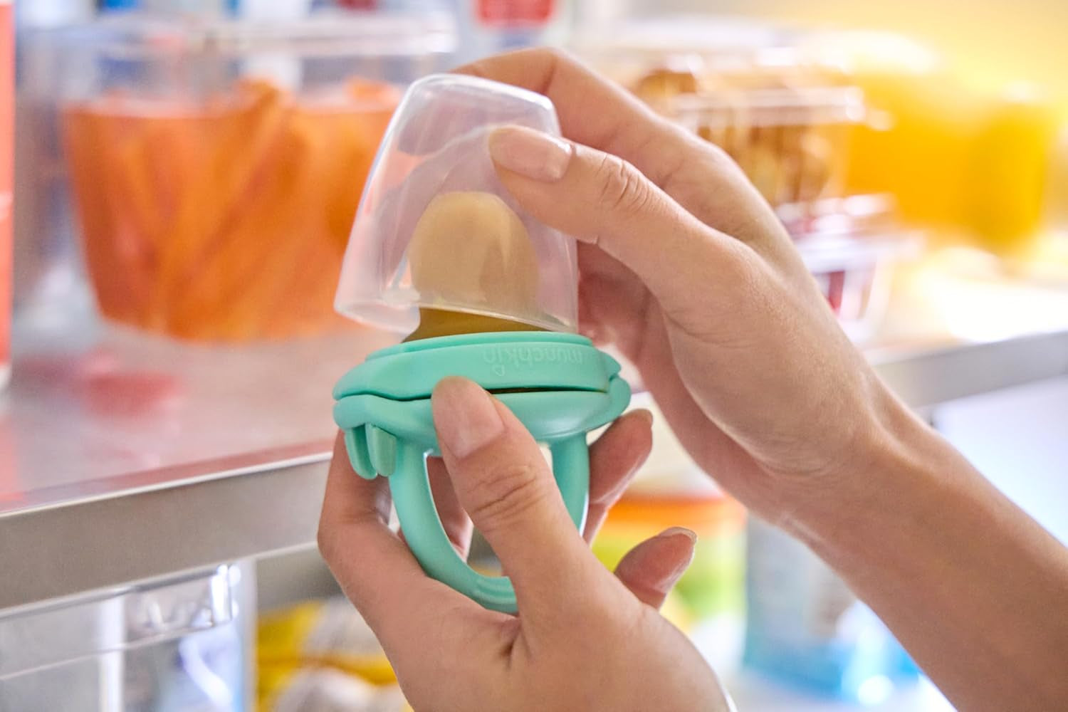 Dispenser di alimenti in silicone per bambini Munchkin | Ideale per i viaggi: sacchetti in silicone per alimenti surgelati | Distributore di cibo autoalimentato | Mangiatoia per lo svezzamento | Senza BPA | Da 4 mesi+ | Confezione da 2 | Blu e verde
