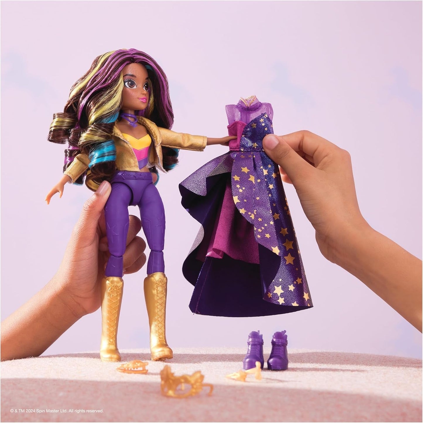 Unicorn Academy Deluxe Masquerade Ball - Sophia Original Doll della popolare serie Netflix, alta 24 cm, con 2 abiti e accessori, dai 4 anni in su
