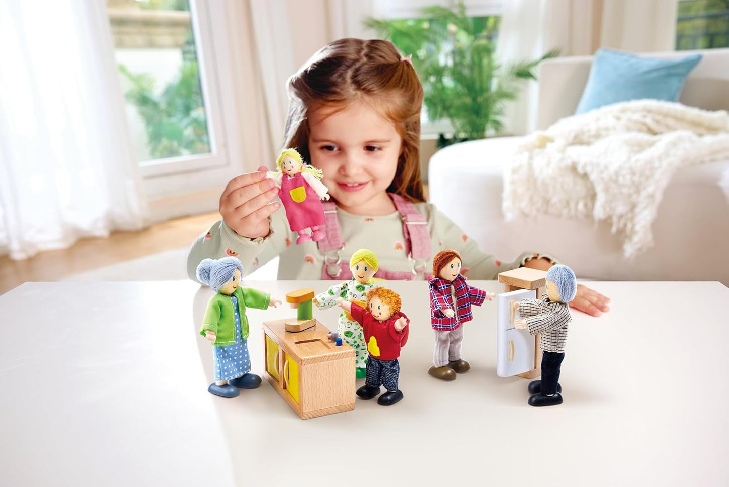 Set casa delle bambole pluripremiato della famiglia di bambole Hape, accessori unici per casa delle bambole in legno, gioco fantasioso, 6 membri della famiglia di bambole, dai 3 anni in su