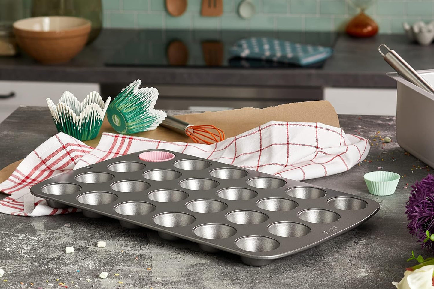 CSB111 Antihaftbeschichtete Mini-Muffinform Mit 24 Löchern Aus Karbonstahl, Edelstahl, Argento, 39.4 X 24.6 X 2.1 Cm Stampi e vassoi per cuocere Naty Shop