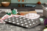 CSB111 Antihaftbeschichtete Mini-Muffinform Mit 24 Löchern Aus Karbonstahl, Edelstahl, Argento, 39.4 X 24.6 X 2.1 Cm Stampi e vassoi per cuocere Naty Shop