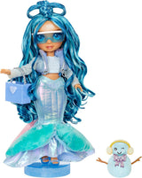 Rainbow High Winter Wonderland - Skyler (Blu) - Bambola alla moda con accumulo di acqua magica nascosta da 28 cm con set pupazzo di neve, adatta per bambini dai 4 ai 12 anni e collezionisti Naty Shop Dolls