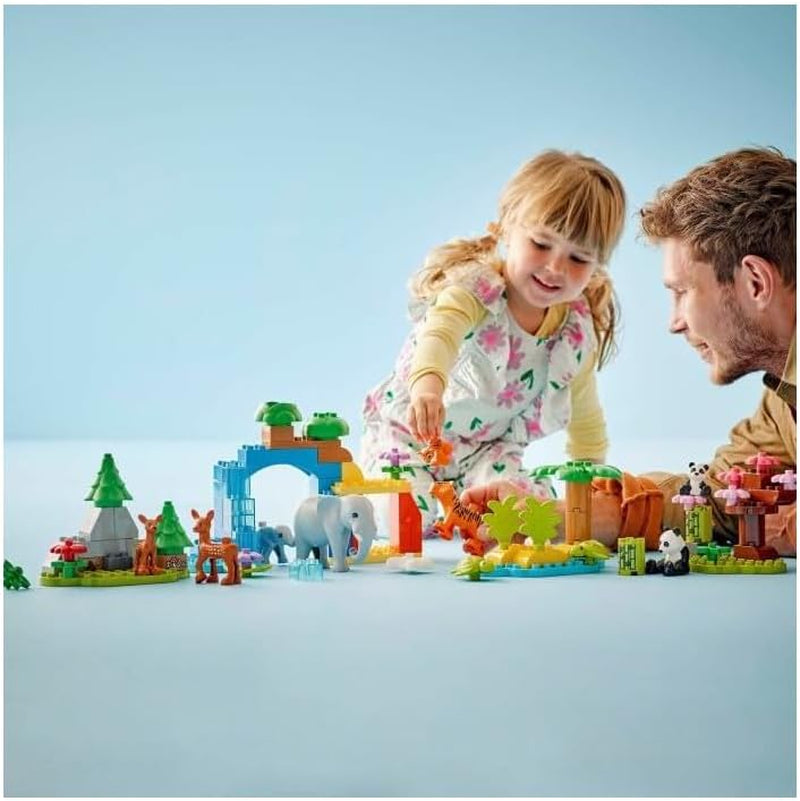 LEGO DUPLO Town Wild Animal Families Set 3 in 1, Giocattolo educativo per bambini con tartarughe, tigri, elefanti, cervi, panda, Set per bambini in età prescolare a partire da 2 anni, Giocattolo da costruzione con personaggi di animali 10446 Set da costruzione Beuche den LEGO-Store