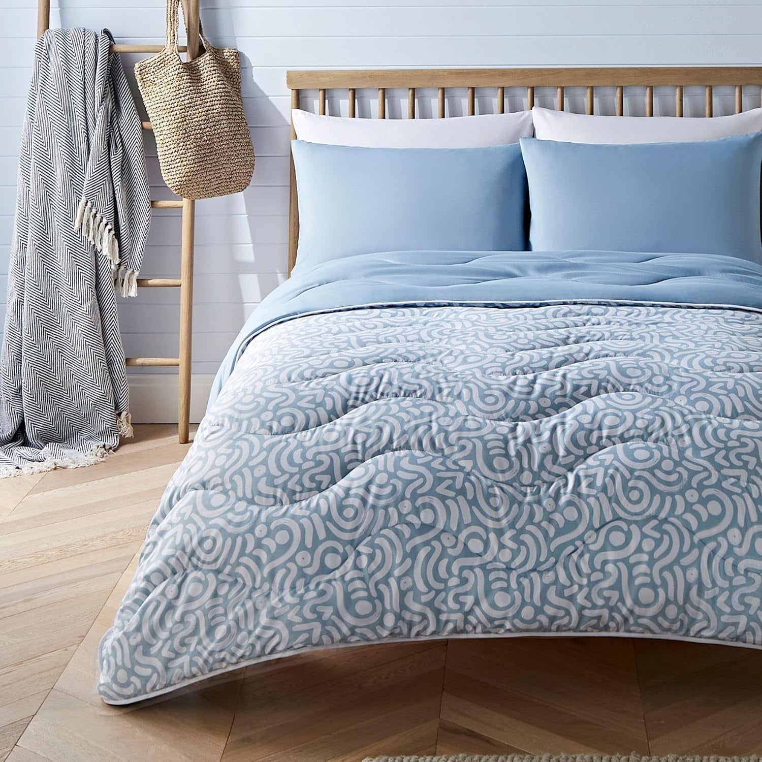 Piumino senza copripiumino Night Lark Super King 6 Tog Primavera Estate - Onde astratte. Coperta super morbida, comoda e leggera. Lavabile in lavatrice e ad asciugatura rapida, set di federe reversibili tutto in uno Naty Shop Quilts & Quilts Abstract Waves Super King