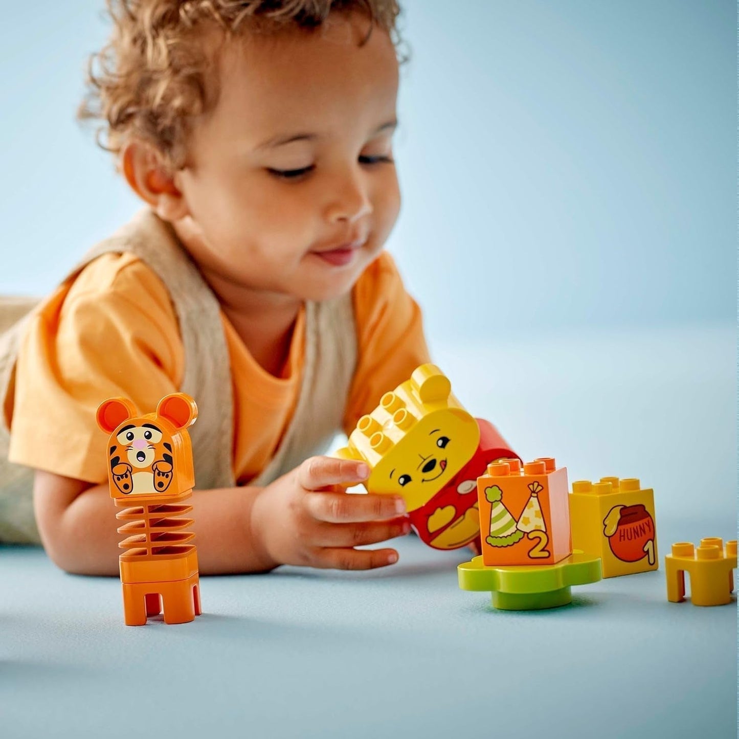 LEGO DUPLO - Disney Winnie the Pooh's Birthday Party - giocattolo educativo per bambini in età prescolare - set di 3 minifigure tra cui Winnie the Pooh, Tigro e Maialino - idea regalo per ragazzi e ragazze da 1,5 anni 10457 Beuche set da costruzione den LEGO-Store