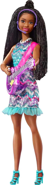 Barbie GYJ22 - Bühne frei für große Träume Brooklyn Puppe (ca. 30 cm, capelli castani) con melodie aus dem Film, luci, microfono e accessori, Geschenk für Kinder ab 3 Jahren
