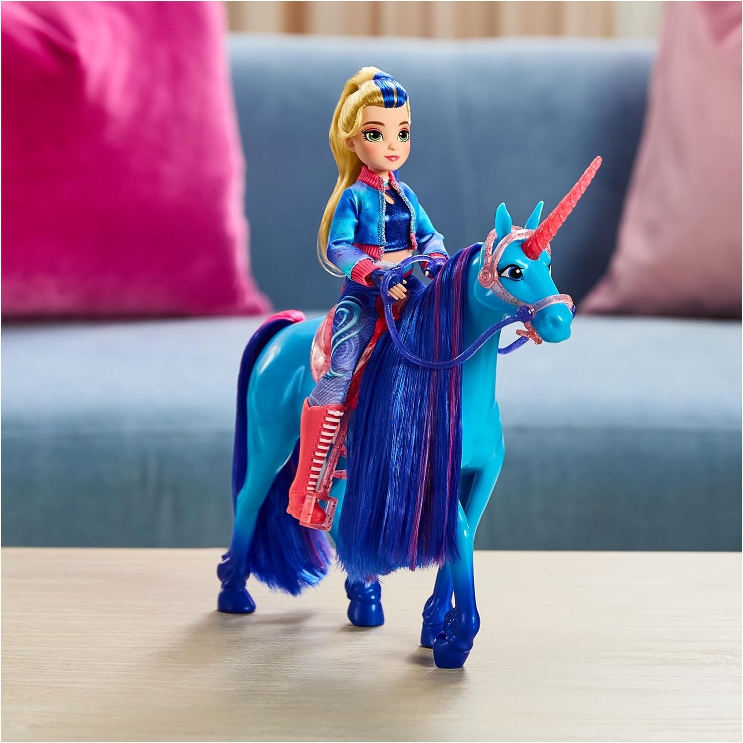 Unicorn River Unicorn Academy - Unicorno originale Isabel della serie Netflix alto 28 cm, con vera criniera e coda, briglie, sella e spazzola rimovibili, per bambini dai 4 anni in su