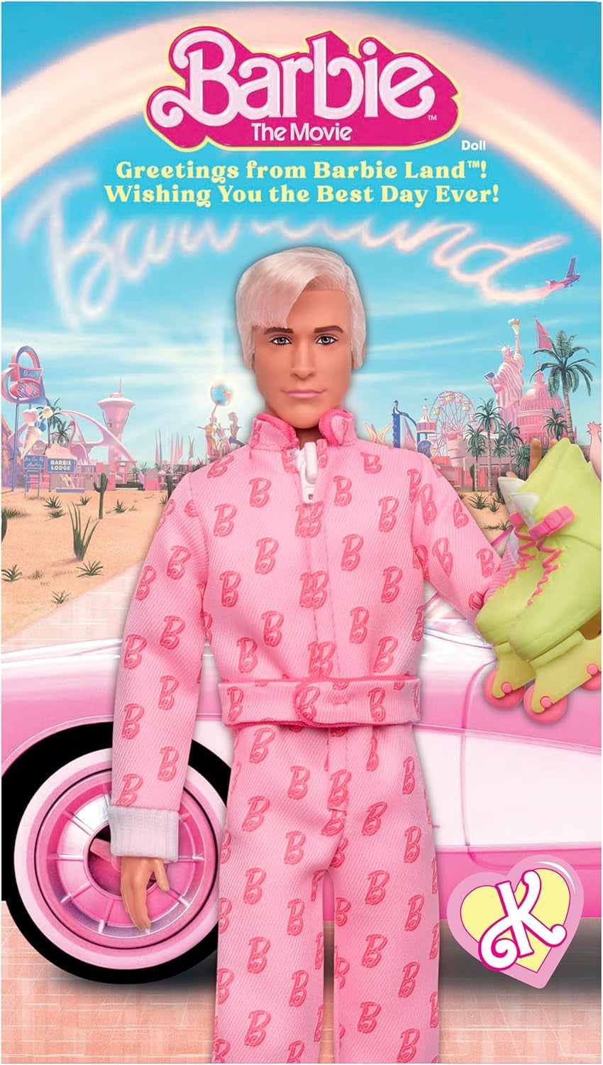 Barbie The Movie - Ken-Sammelpuppe, Ryan Gosling als Ken in rosafarbenem Complessivamente con "B"-Aufdruck, scarpe da ginnastica bianche e pattini in linea elastici, JCP80