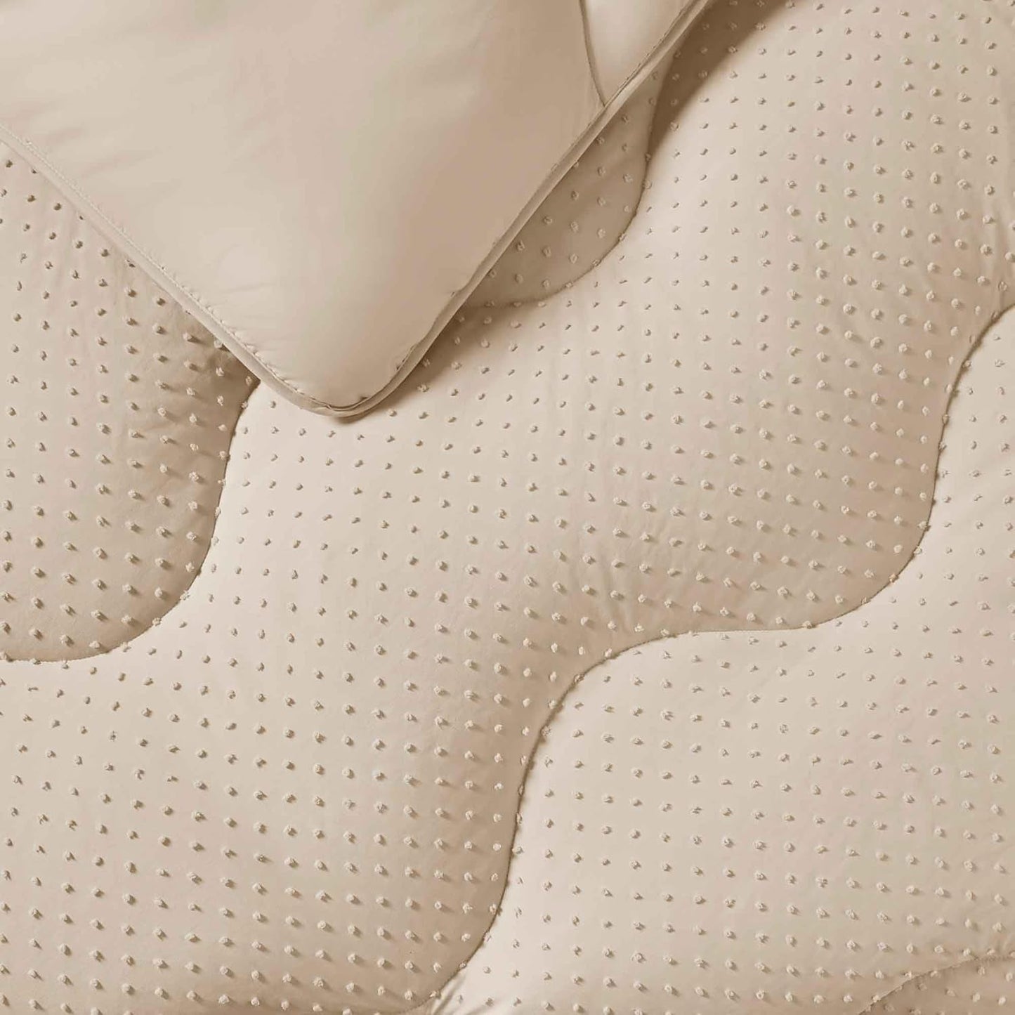 Piumino Night Lark senza fodera, 4,5 Tog, King Size, collezione Tufted Dot, biancheria da letto di lusso, ipoallergenico, lavabile in lavatrice, caldi piumini e trapunte color sabbia Naty Shop