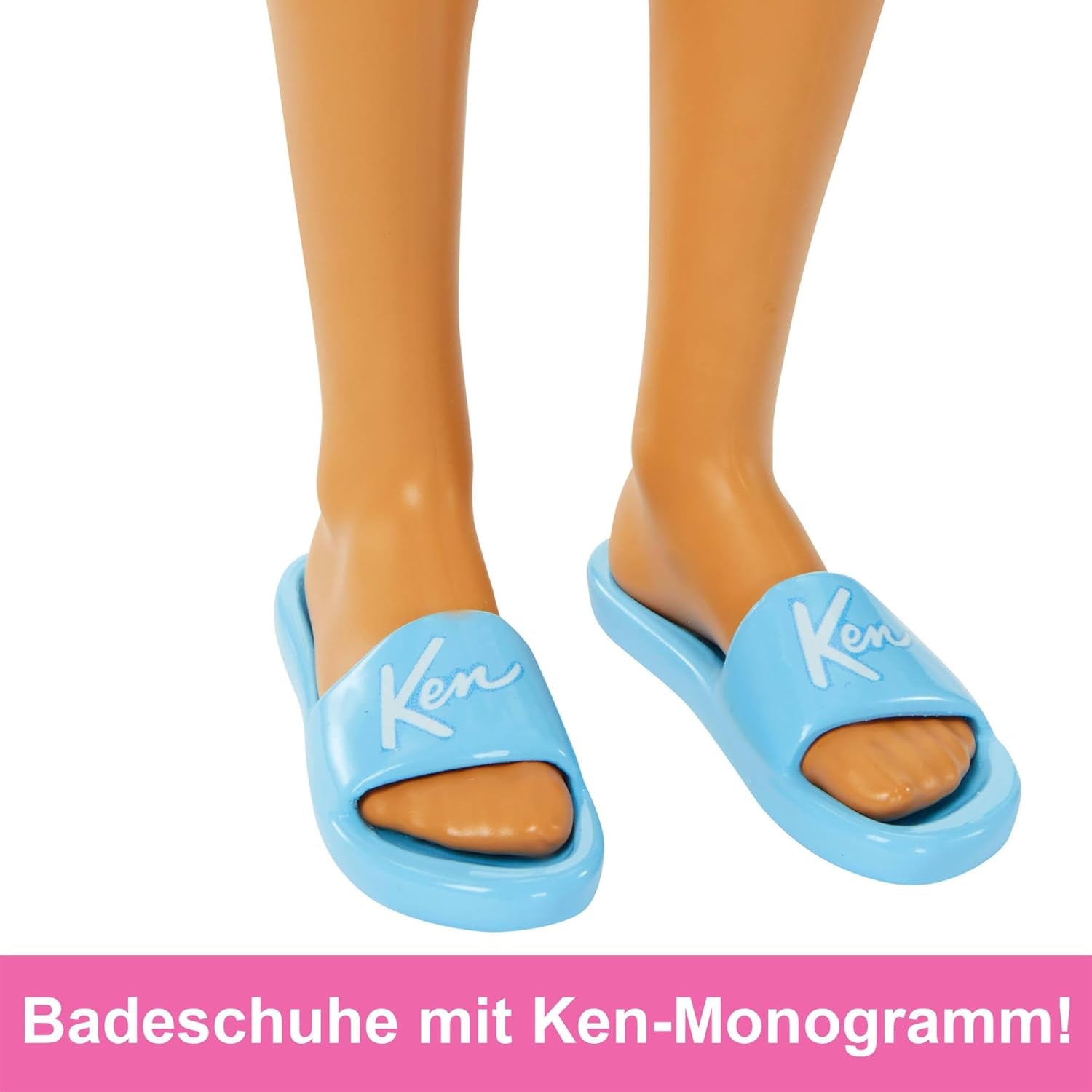 Barbie Ken - Bambola bionda con camicia blu e grembiule da bagno, accessori da spiaggia e pallone da spiaggia per gioco creativo, dai 3 anni in su, HPL74