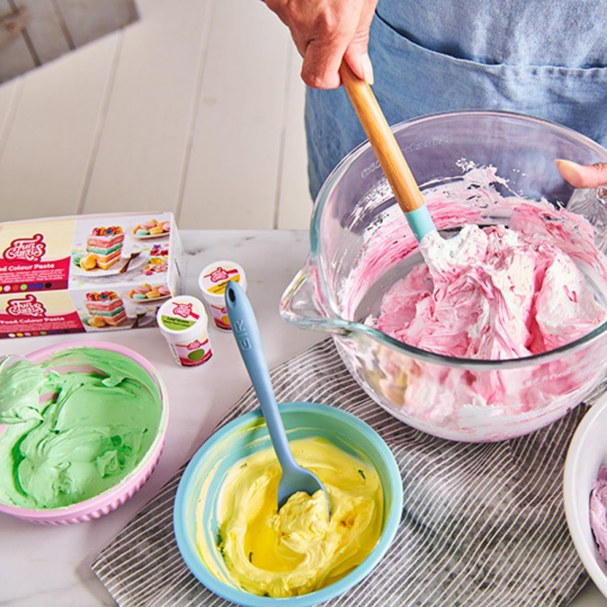 Funcakes Paste Colorants Set coloranti alimentari, 8 pezzi: colorante alimentare concentrato per pasta, panna, fondente, marzapane, pasta, pasta da modellare e pasta di fiori. Halal.