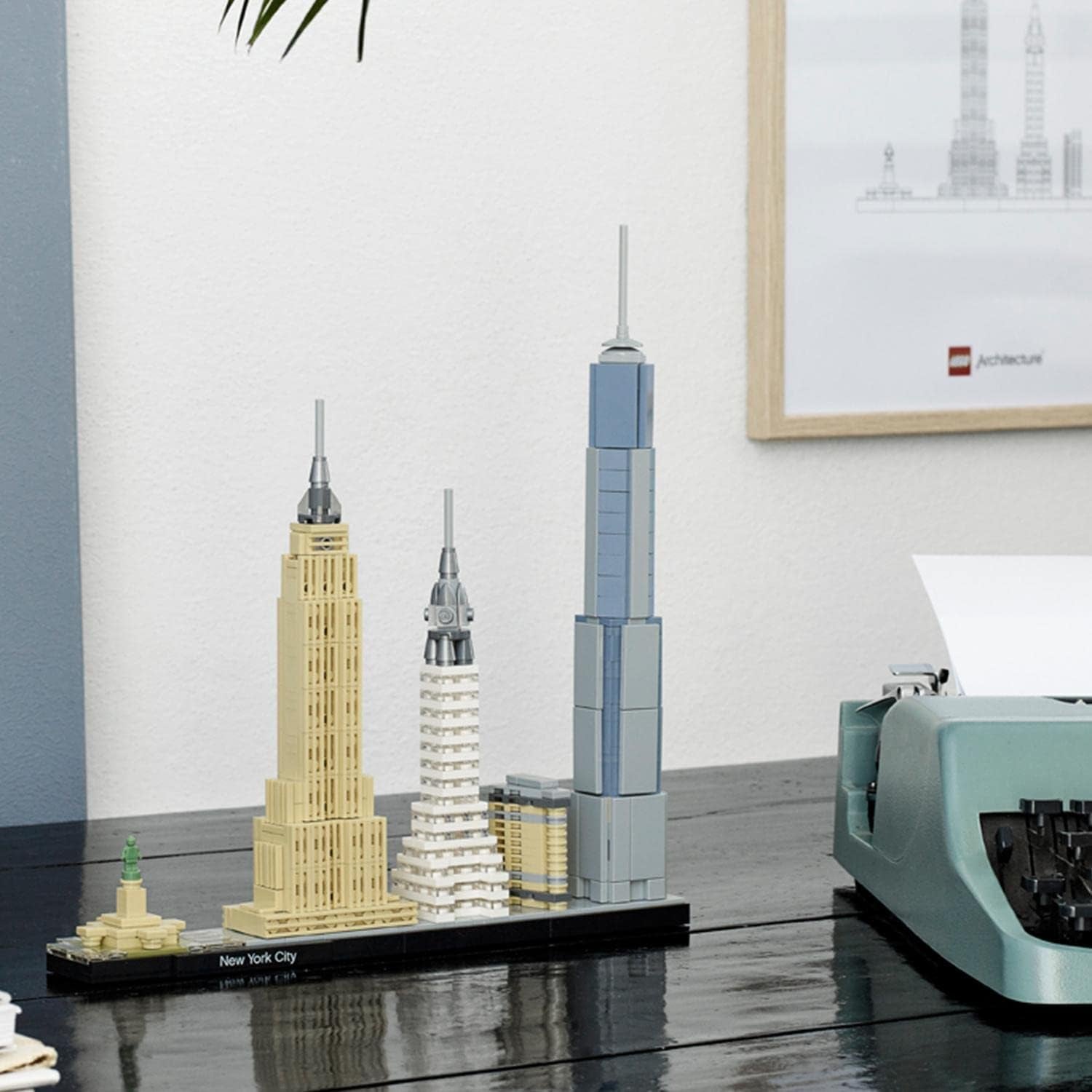 LEGO Architecture New York City Set, Kit modello Skyline con World Trade Center e Statua della Libertà, Creazioni per adulti, Decorazioni per la casa e l'ufficio, Regali per donne e uomini 21028 Set da costruzione Besuche den LEGO-Store