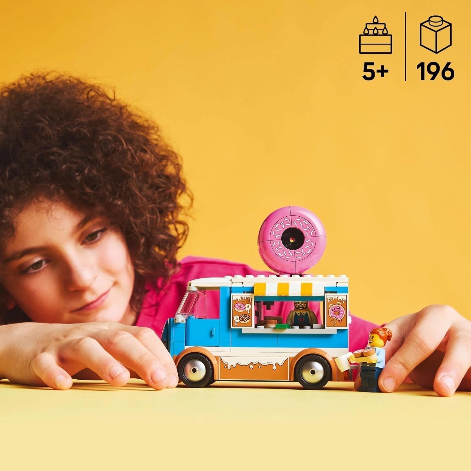 LEGO City Camion delle Ciambelle - Camion giocattolo del cibo con 2 minifigure della polizia - Giocattolo da costruzione per ragazzi e ragazze dai 5 anni in su - Idea regalo per compleanno e vacanze 60452 Set da costruzione Besuche den LEGO-Store