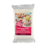 Fondente Funcakes Al Gusto Meringa: facile da usare, liscio, flessibile, morbido e malleabile, perfetto per decorare torte, kosher e senza glutine. 1 chilogrammo