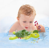 TOMY Gioco acquatico per bambini "Plantschi la tartaruga che canta" multicolore, giocattolo di alta qualità per bambini con musica, combina giocattolo da bagno e giocattolo musicale, a partire da 12 mesi! Giocattolo da bagno per giochi acquatici Jucarii Bebe Naty Shop