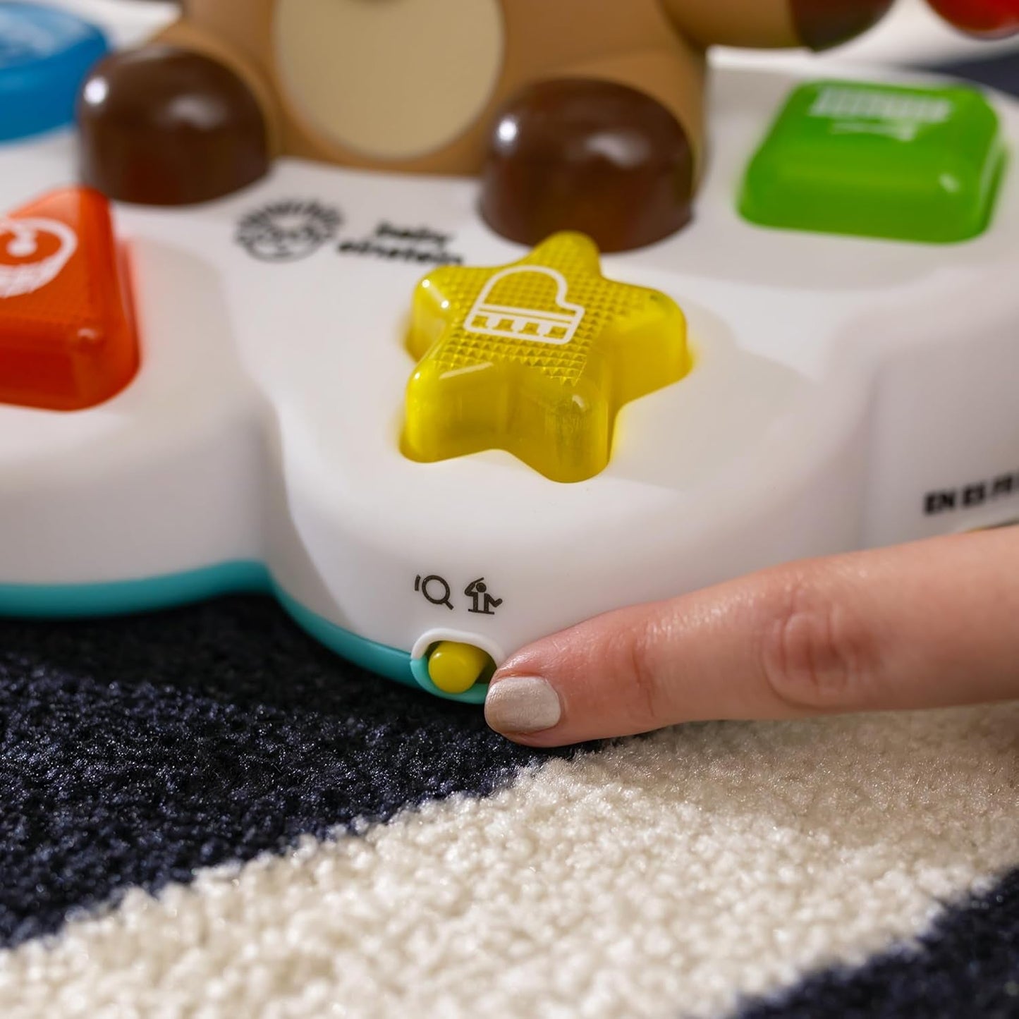 Baby Einstein, Drum & Learn Dean Giocattolo didattico musicale - Giocattolo multisensoriale per bambini, 2 modalità di gioco, colori, forme e strumenti, oltre 50 suoni, dai 6 mesi Giocattoli per bambini Naty Shop