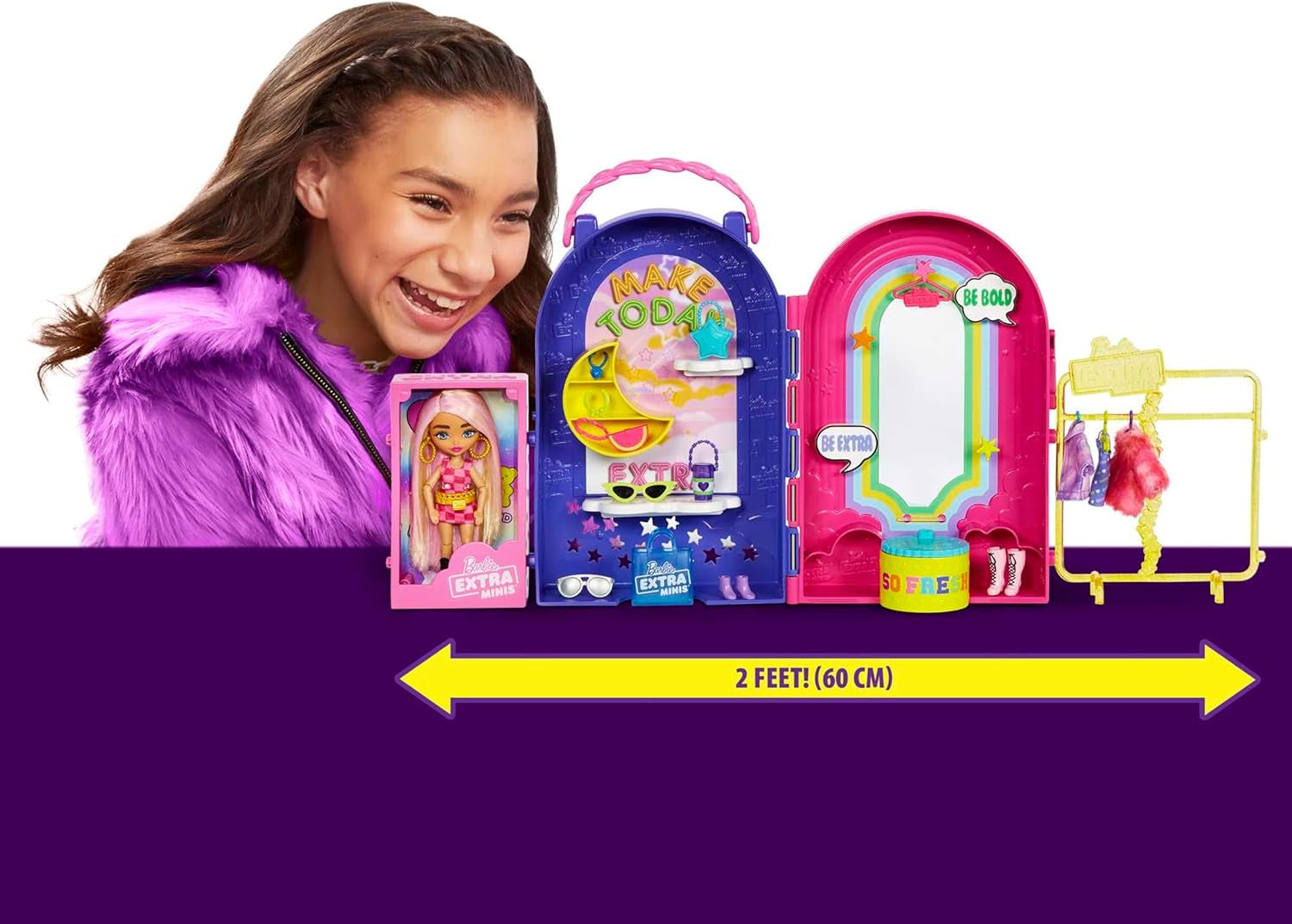 Barbie Extra Minis, bambola Extra Mini e set da gioco boutique, armadio con armadietti, mensole, specchi, piattaforma a 360°, bambola Extra Mini con accessori per capelli rosa, HHN15