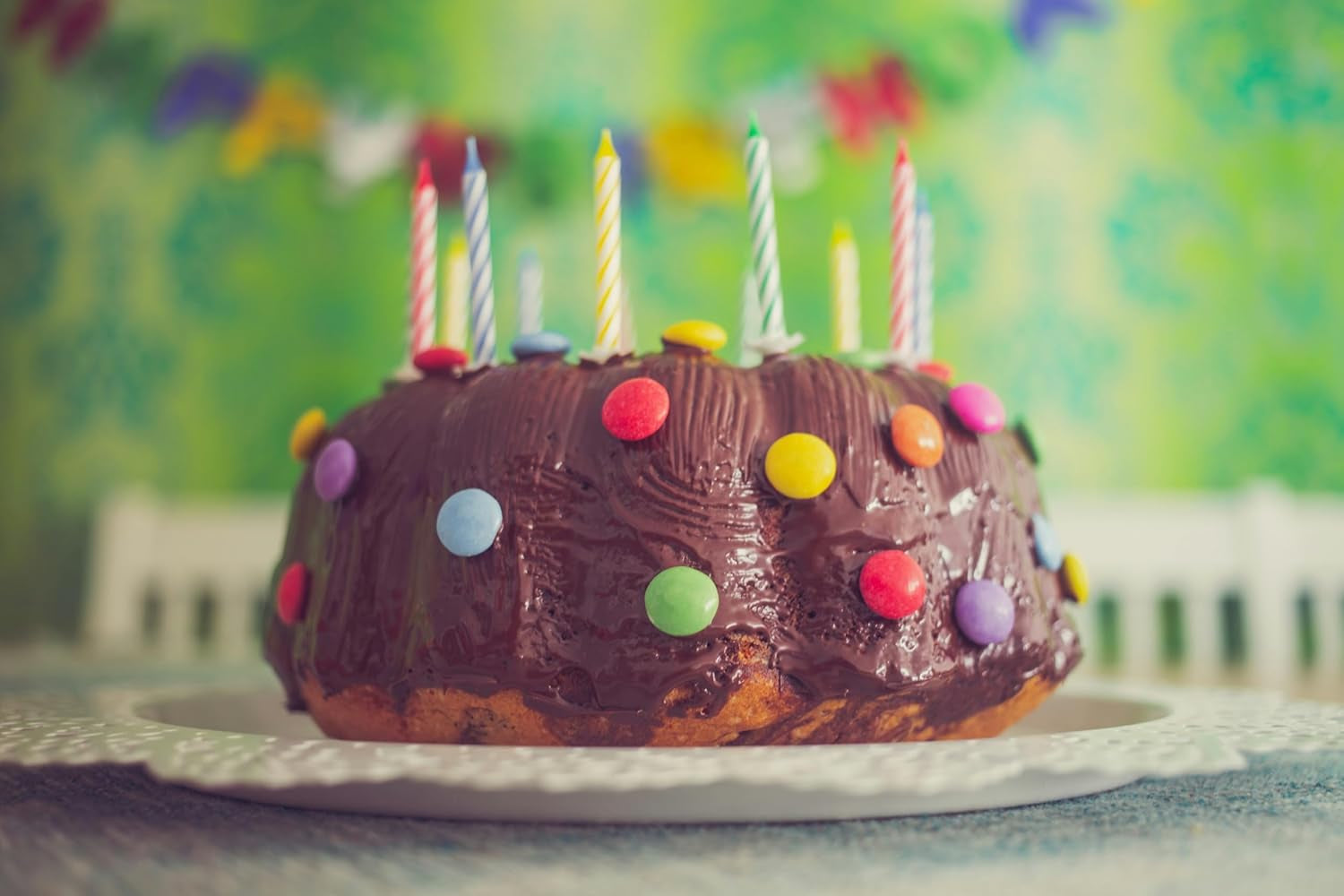 Decorazioni Di Lenticchie Al Cioccolato RUF Love Chocolate, realizzate con finissimo cioccolato al latte con una croccante e colorata glassa di zucchero, 75g per scatola