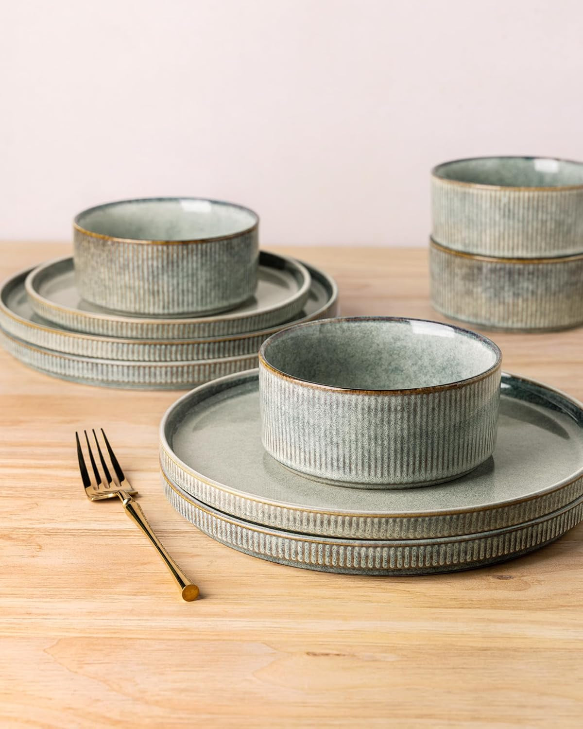 GBhome Set di Stoviglie in Ceramica per 6 Persone 18 Pezzi Set di Stoviglie in Porcellana Fatta a Mano con Smalto Reattivo Set di Ciotole e Piatti Utilizzabili nel Microonde e in Lavastoviglie