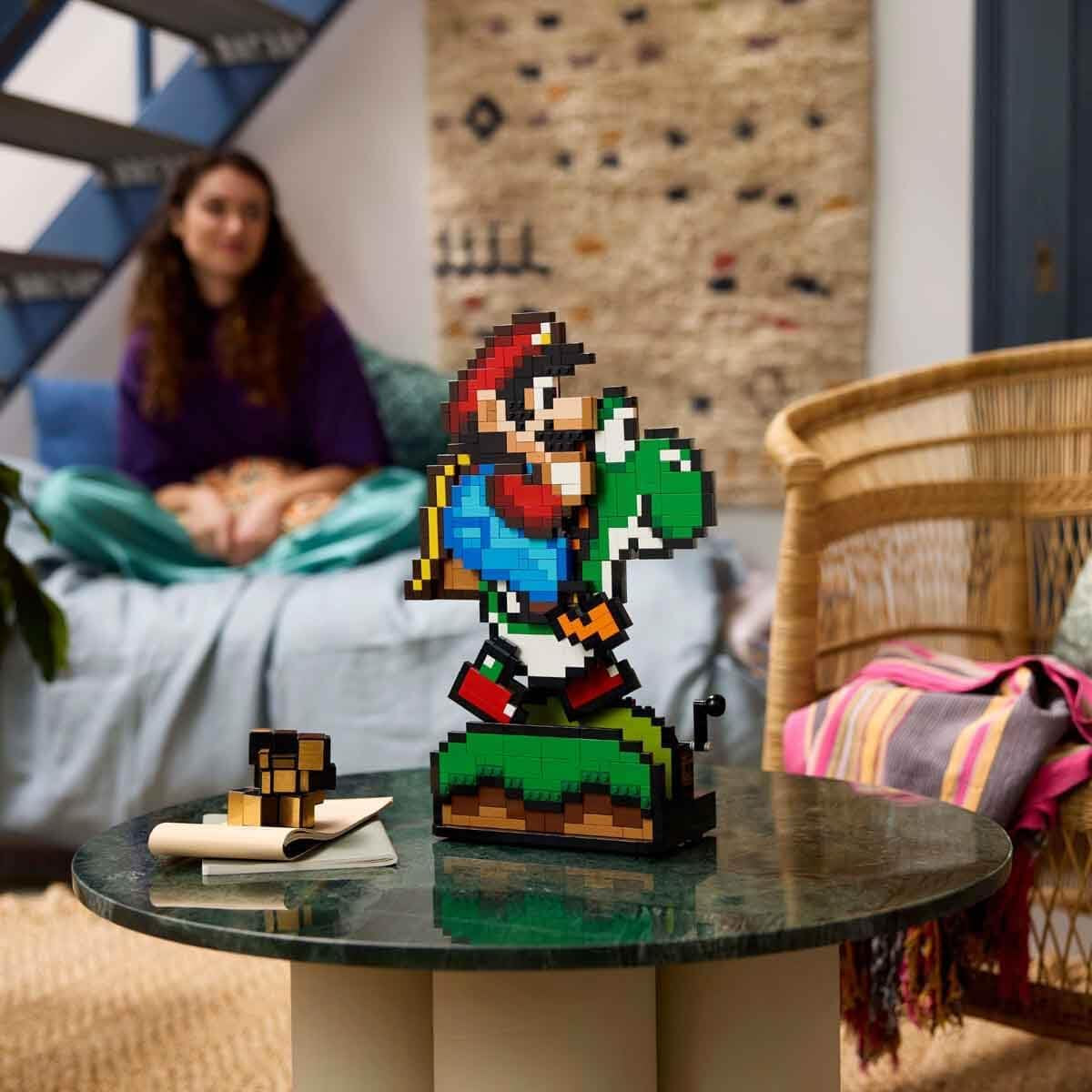 LEGO Super Mario World: set da collezione Mario e Yoshi Nintendo, pixel figure, modello da costruire ed esporre, decorazioni per la casa e oggetti da collezione, kit modello e regalo per fan adulti 71438 Set da costruzione Acquista il negozio LEGO