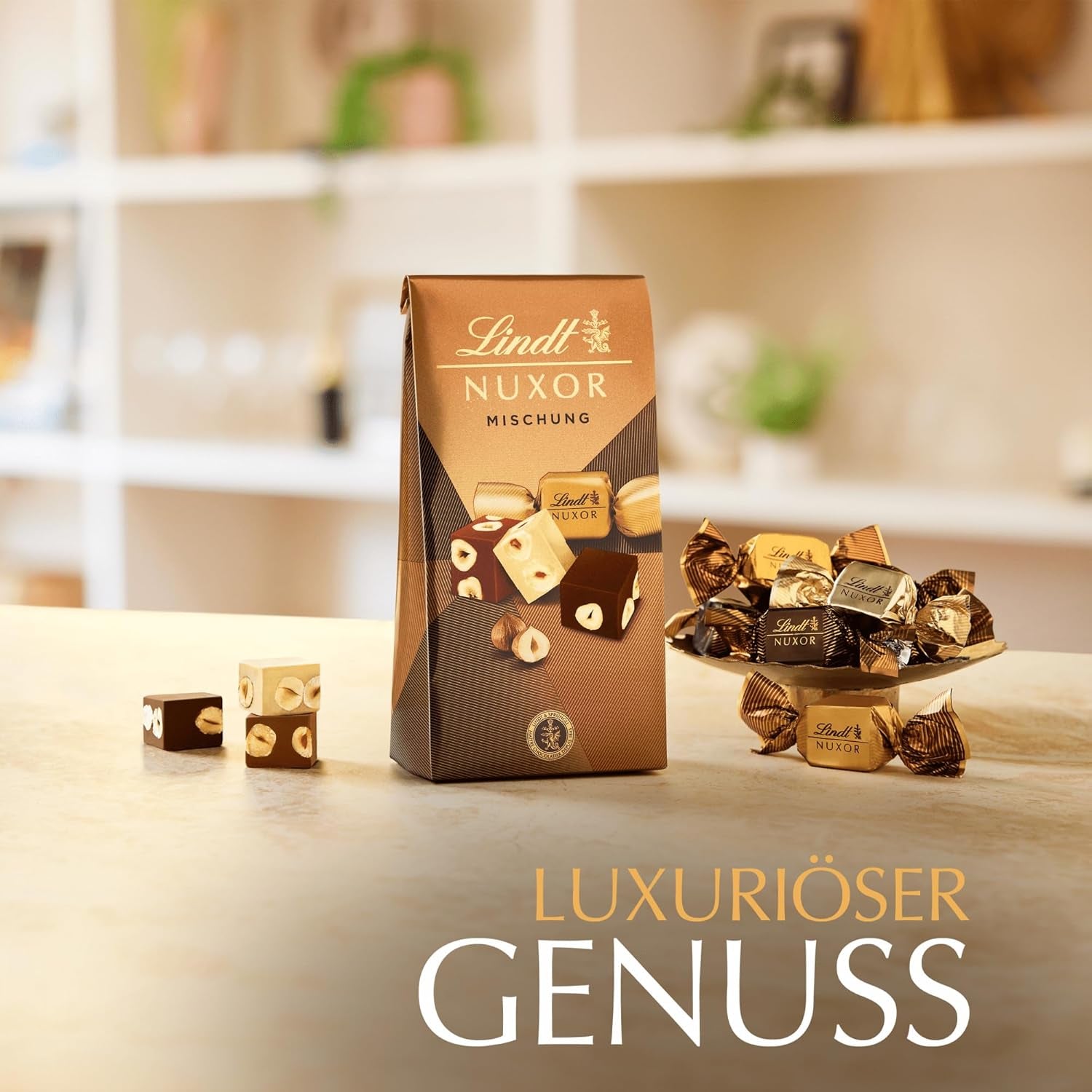 Cioccolata Lindt | Miscela per borsa NUXOR | 103g| Cubi Cremosi di Cioccolato Gianduja in Tre Assortimenti con Nocciole Intere Tostate | Regalo di cioccolato